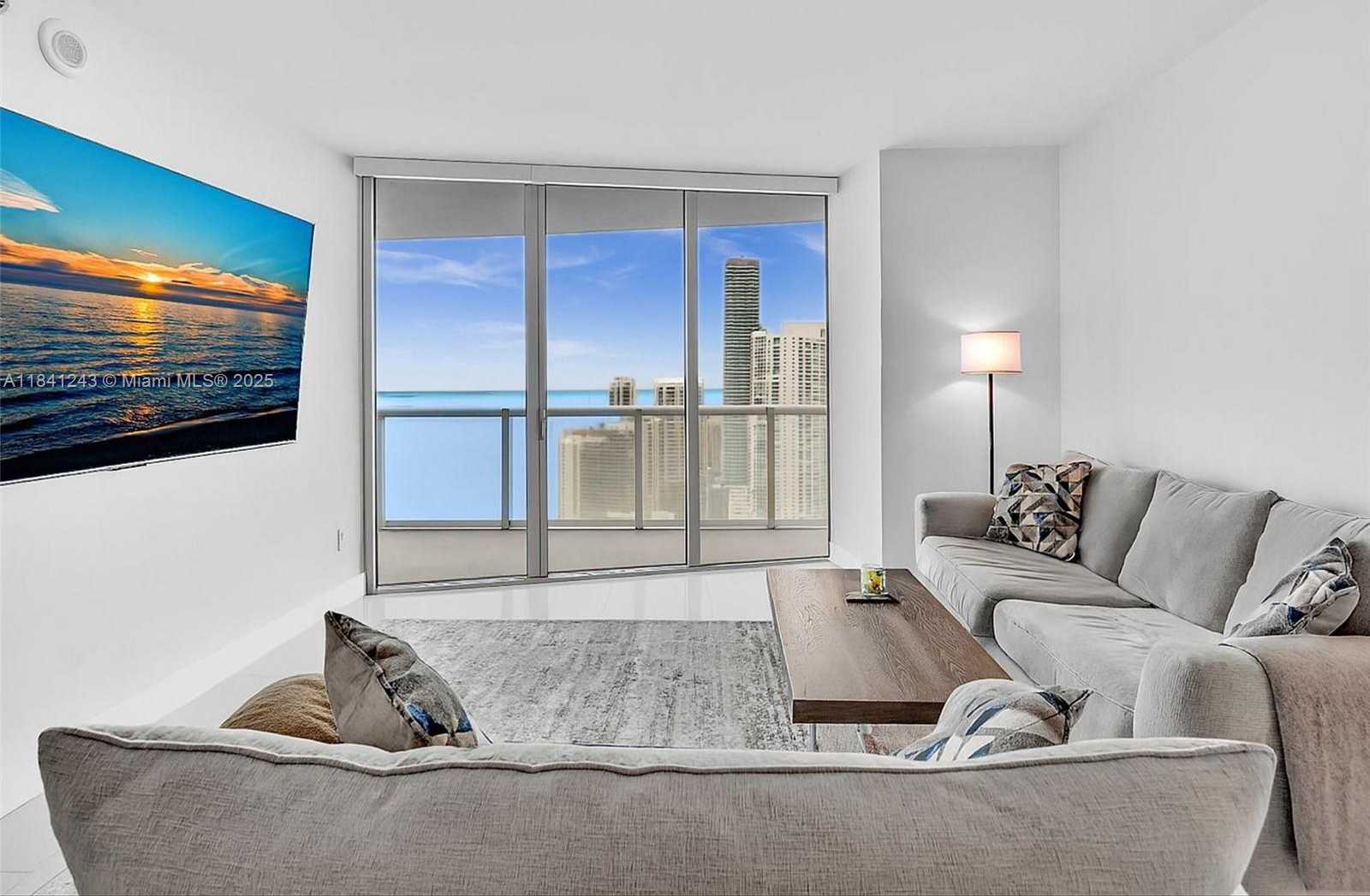 Small Image of 495 BRICKELL AVE #5009, Miami Number 19