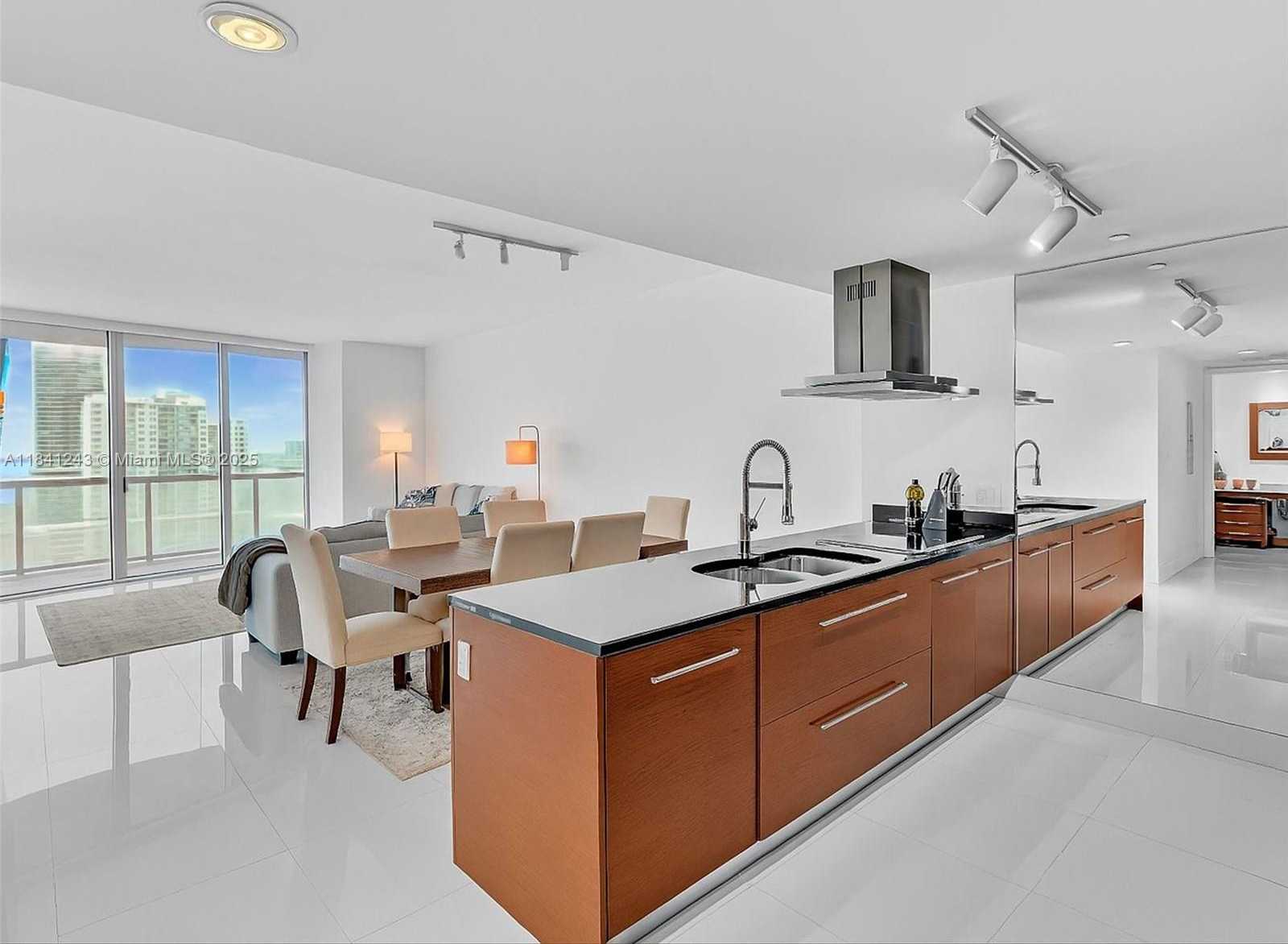 Small Image of 495 BRICKELL AVE #5009, Miami Number 2