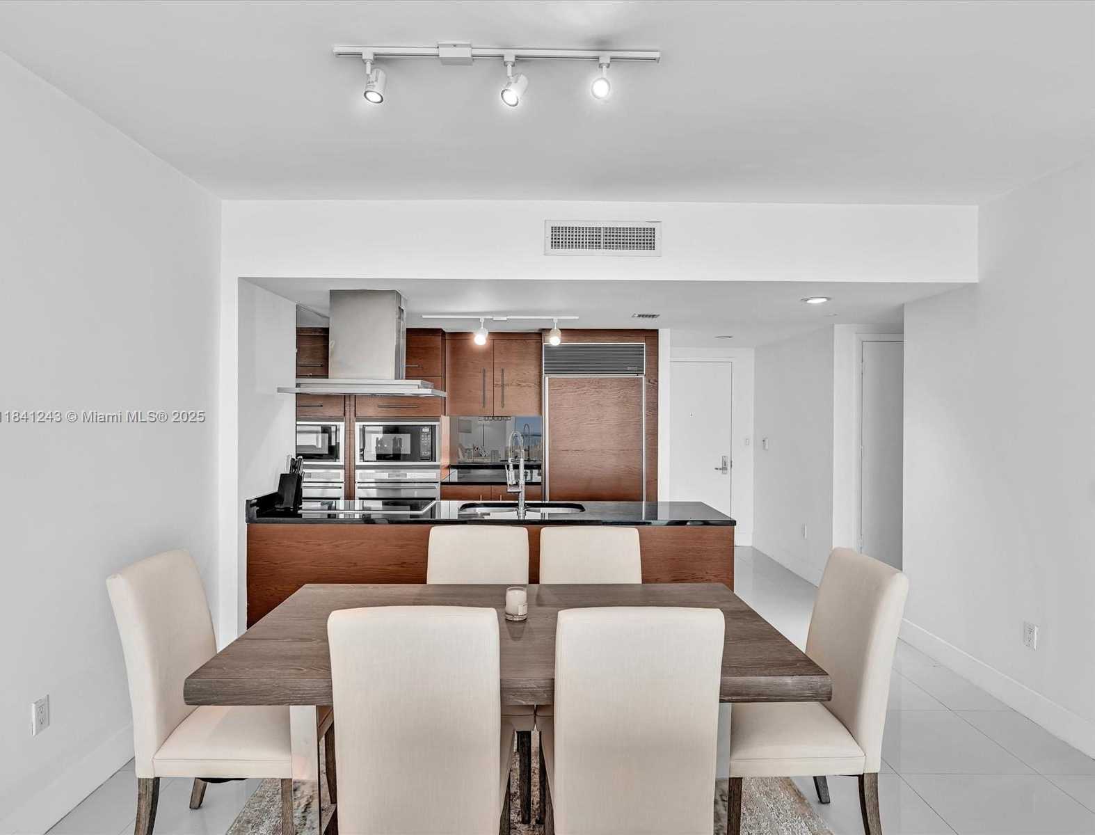 Small Image of 495 BRICKELL AVE #5009, Miami Number 21