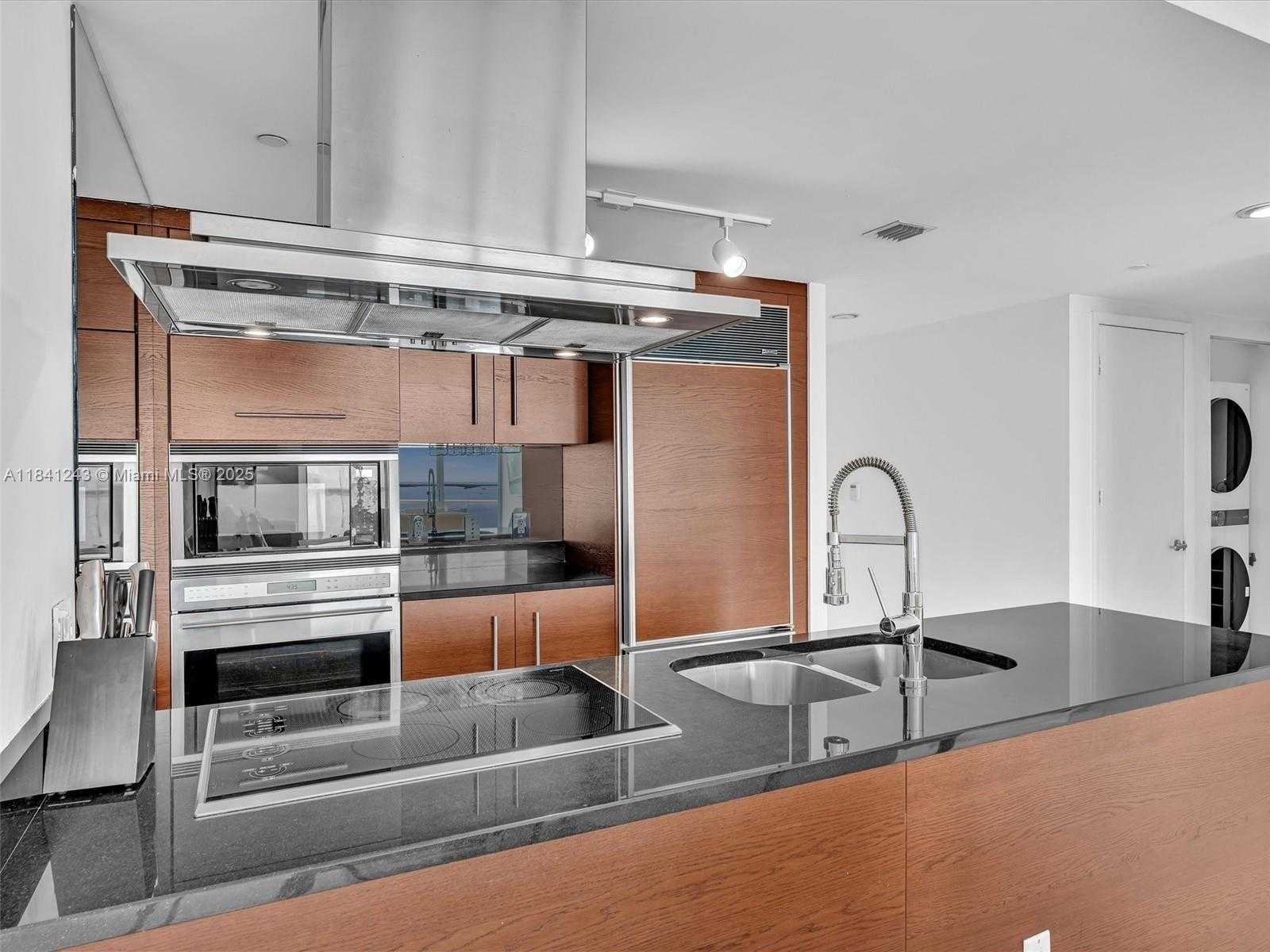 Small Image of 495 BRICKELL AVE #5009, Miami Number 22