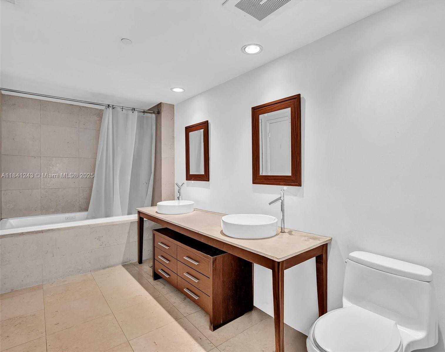 Small Image of 495 BRICKELL AVE #5009, Miami Number 26