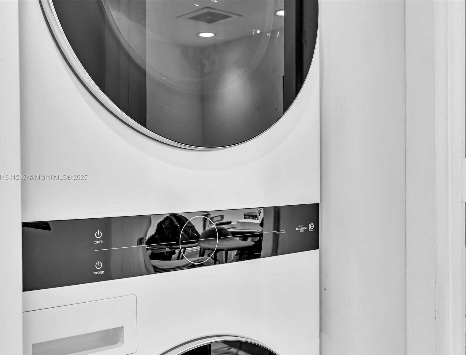 Small Image of 495 BRICKELL AVE #5009, Miami Number 30
