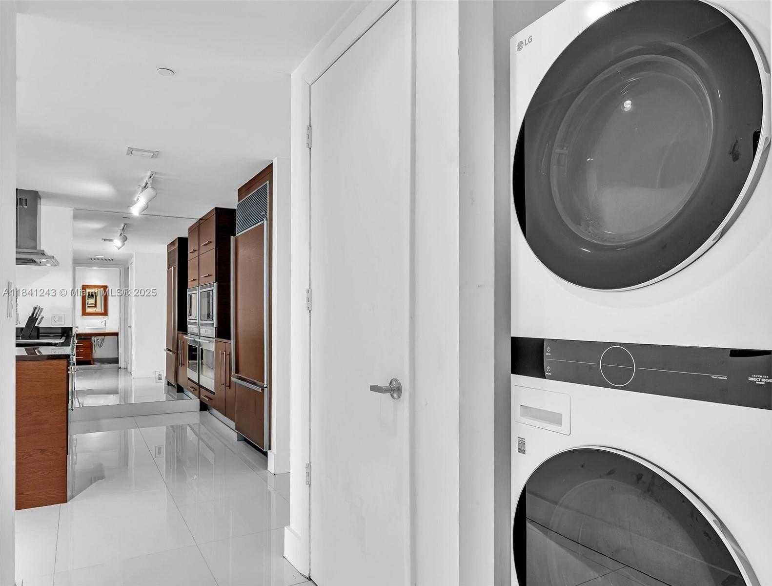 Small Image of 495 BRICKELL AVE #5009, Miami Number 31