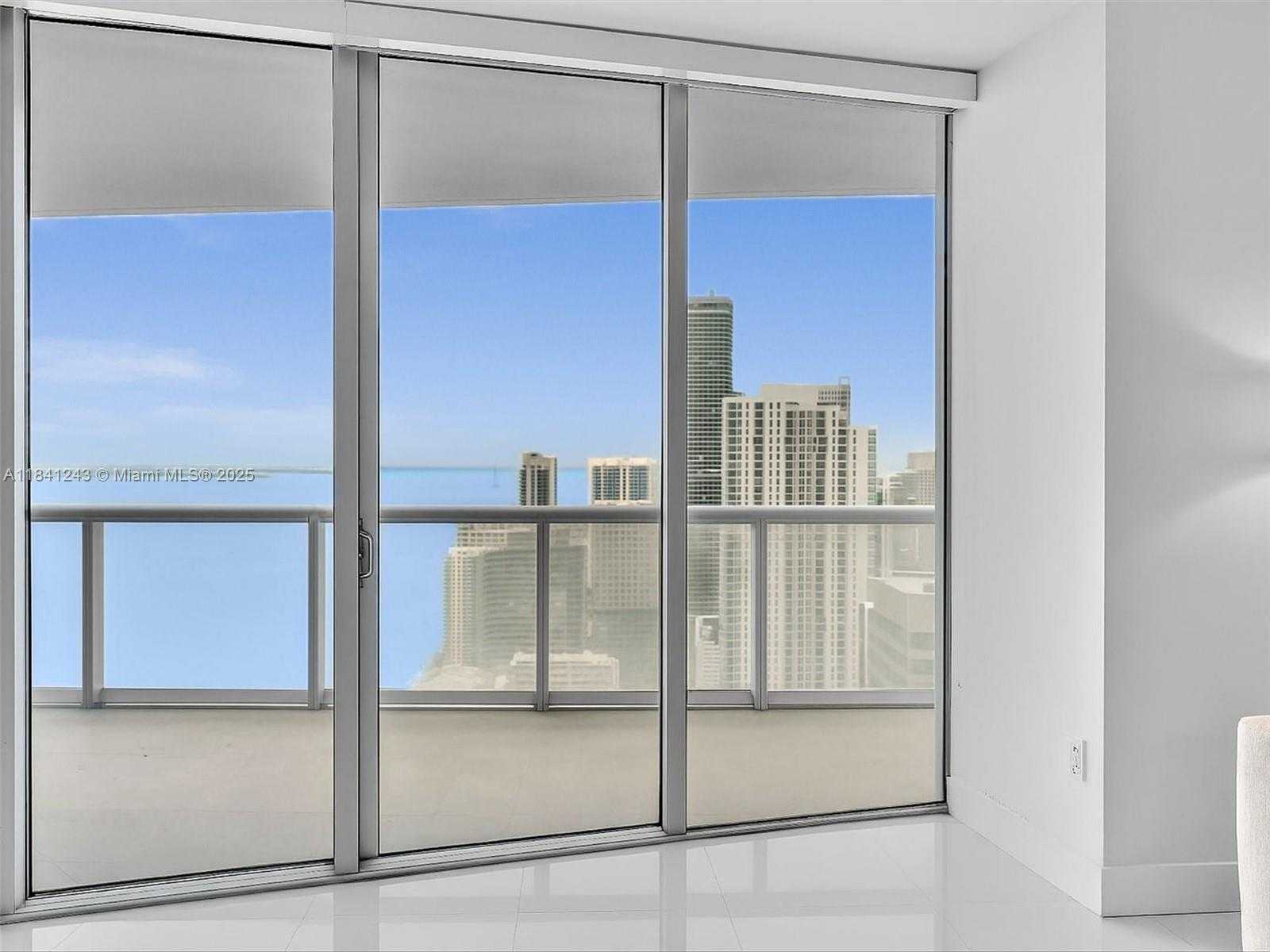 Small Image of 495 BRICKELL AVE #5009, Miami Number 4