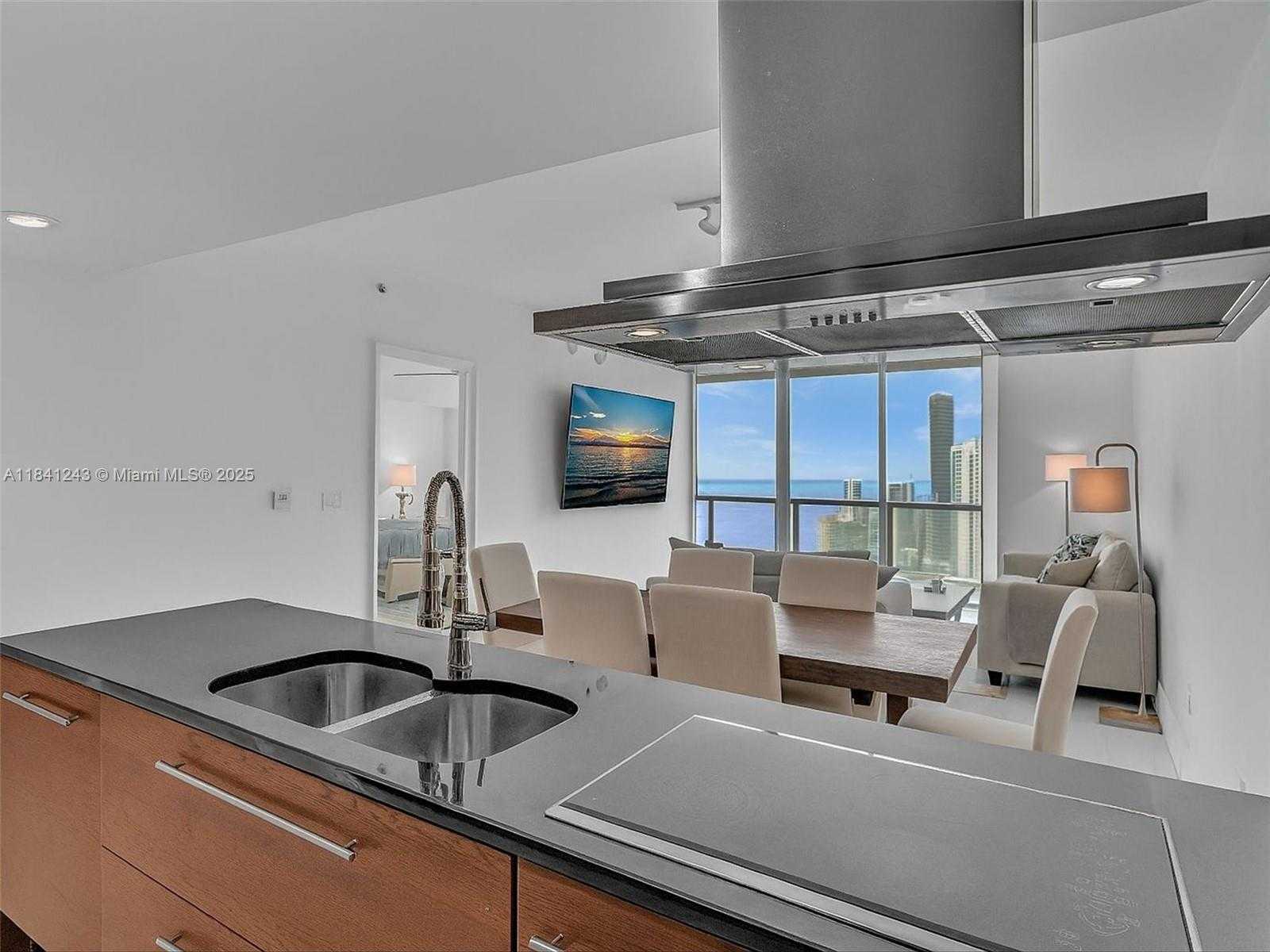 Small Image of 495 BRICKELL AVE #5009, Miami Number 5