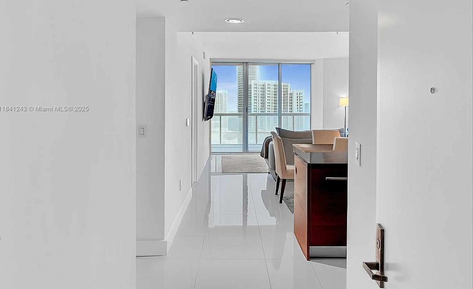 Small Image of 495 BRICKELL AVE #5009, Miami Number 7