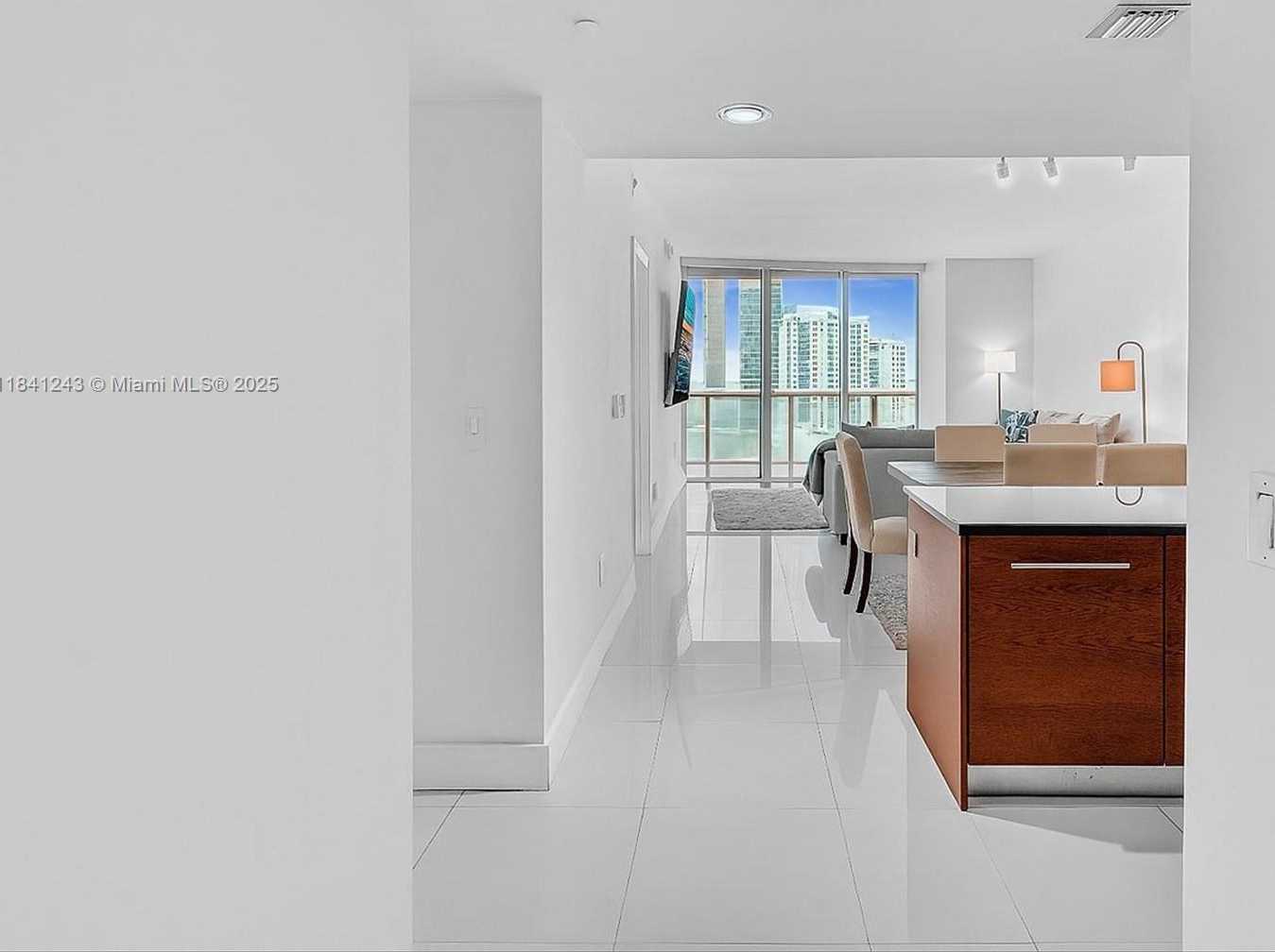 Small Image of 495 BRICKELL AVE #5009, Miami Number 8