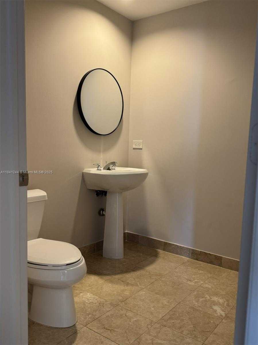 Small Image of 801 BRICKELL KEY BLVD #2705, Miami Number 3