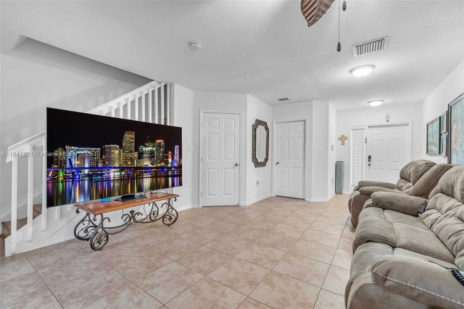 Small Image of 17153 SOUTH WEST 138TH CT, Miami Number 5