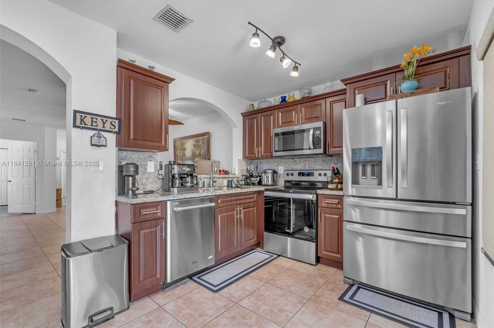 Small Image of 17153 SOUTH WEST 138TH CT, Miami Number 6