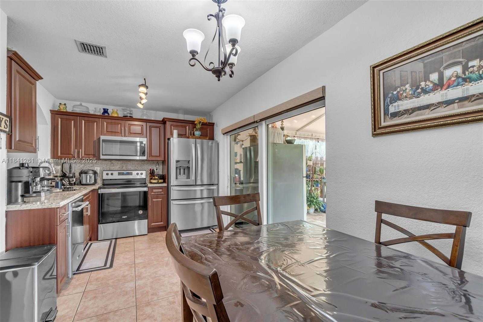 Small Image of 17153 SOUTH WEST 138TH CT, Miami Number 8