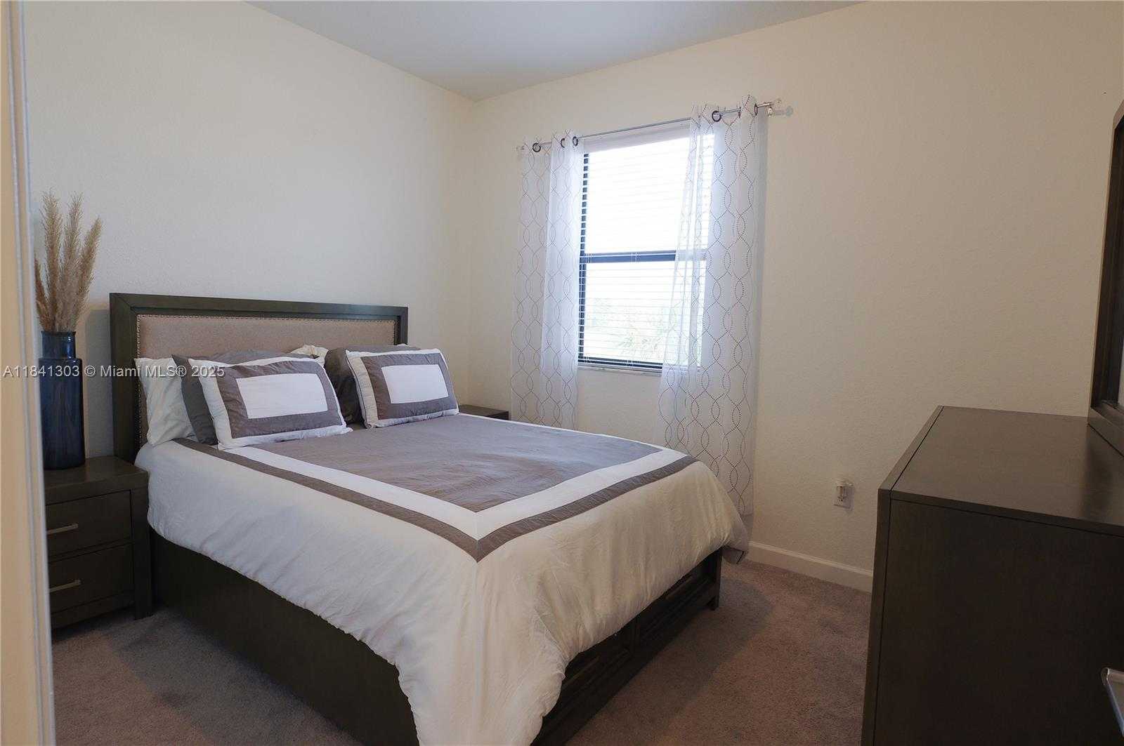 Small Image of 20441 NORTH WEST 4TH CT, Miami Gardens Number 16