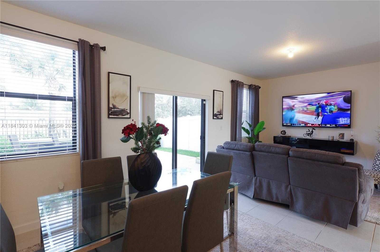 Small Image of 20441 NORTH WEST 4TH CT, Miami Gardens Number 7