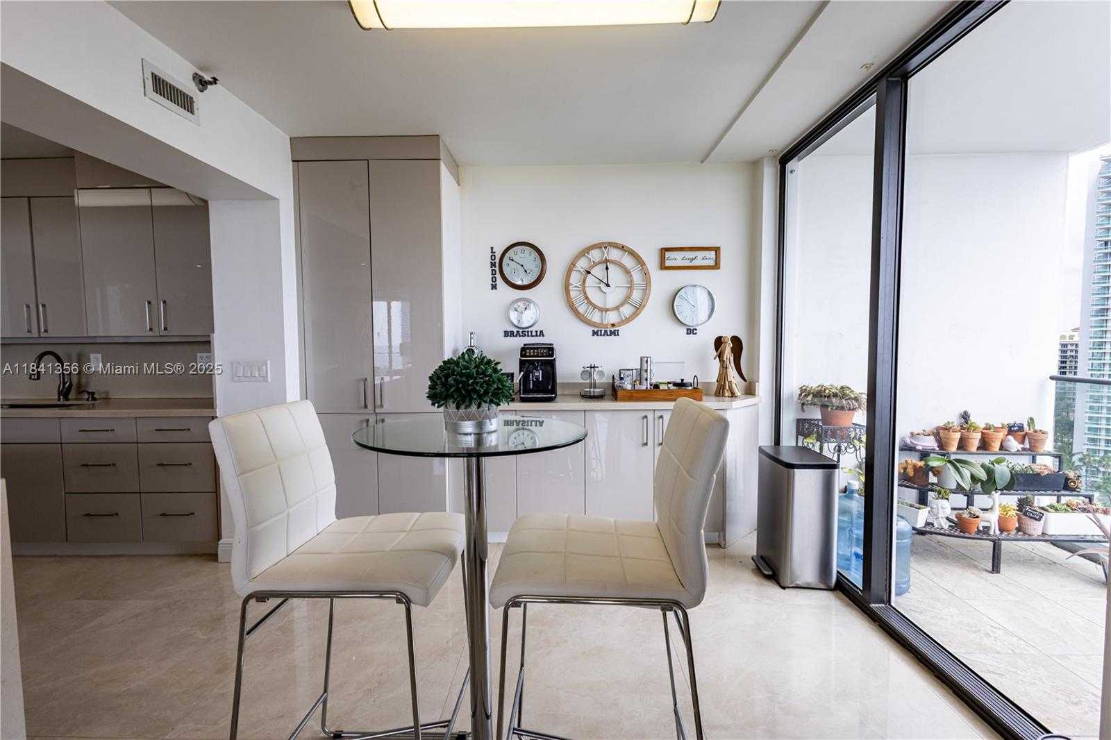 Small Image of 19707 TURNBERRY WAY #18J, Aventura Number 10