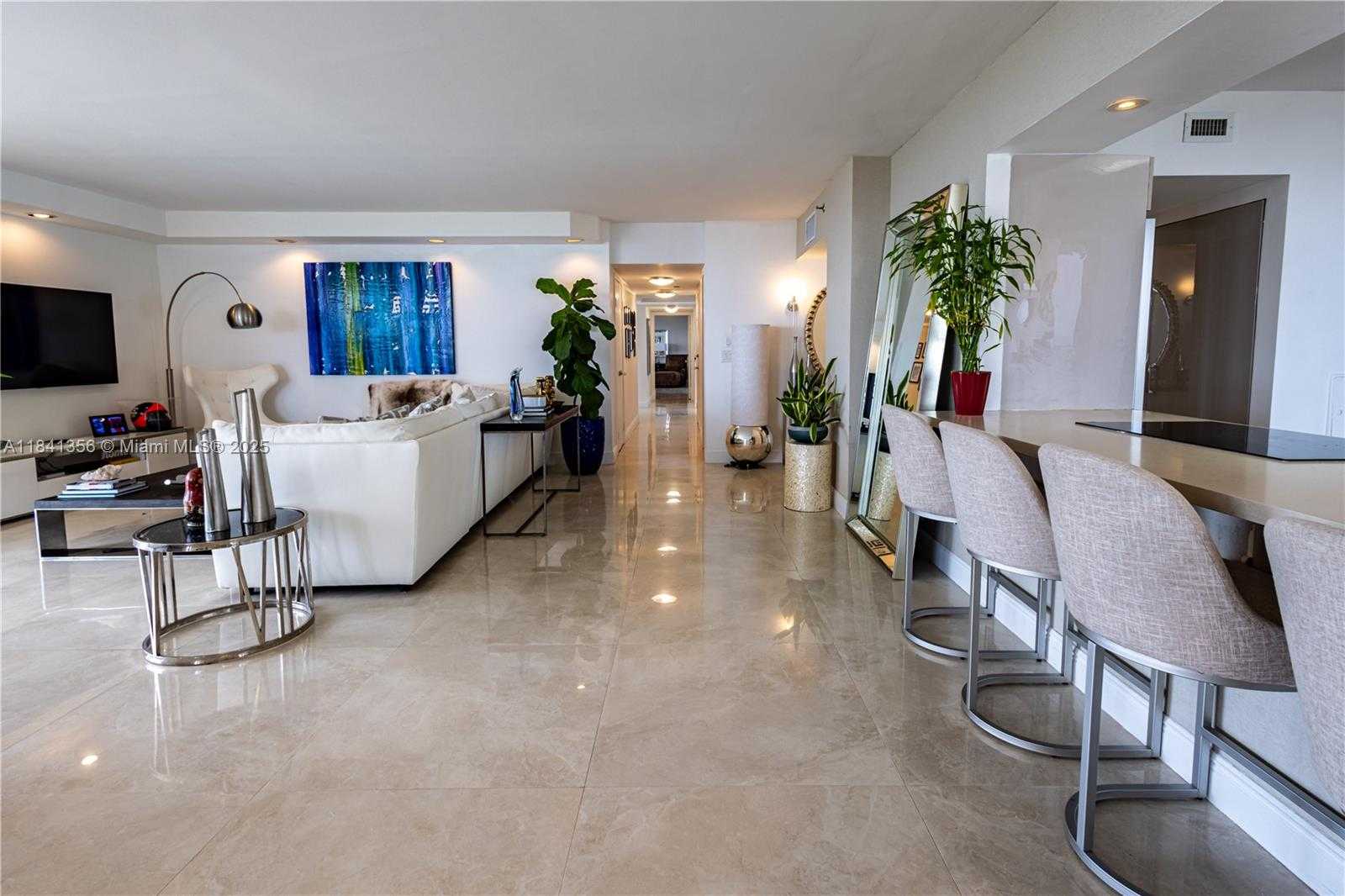 Small Image of 19707 TURNBERRY WAY #18J, Aventura Number 12