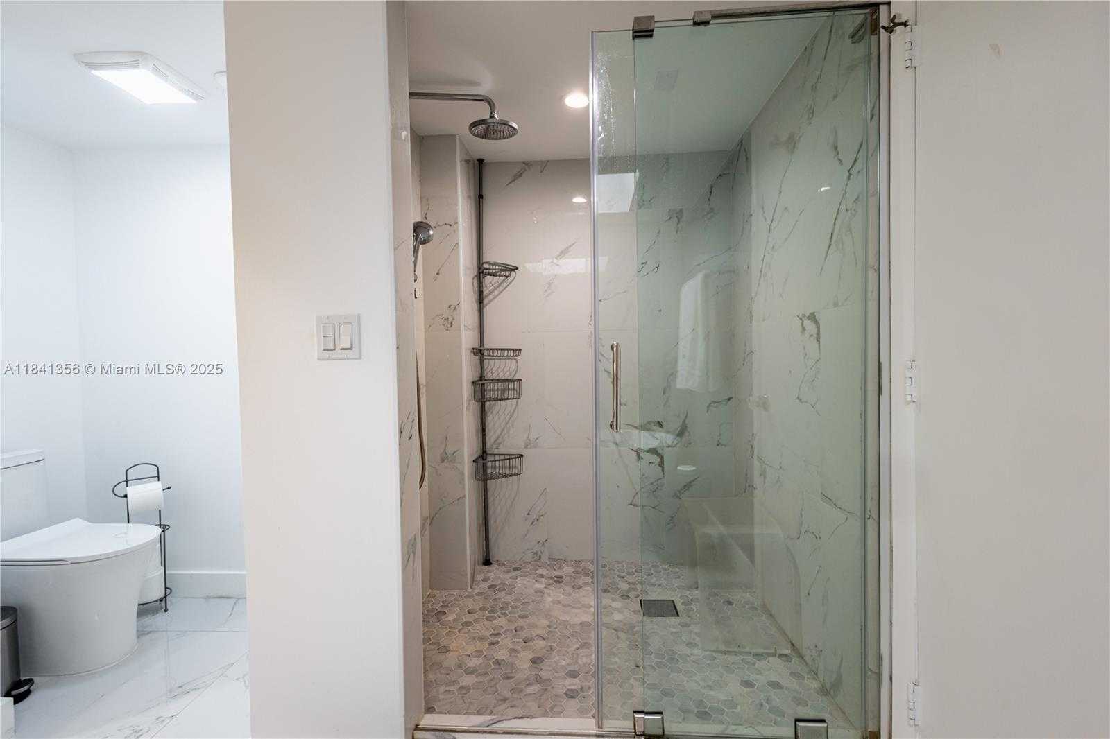 Small Image of 19707 TURNBERRY WAY #18J, Aventura Number 22