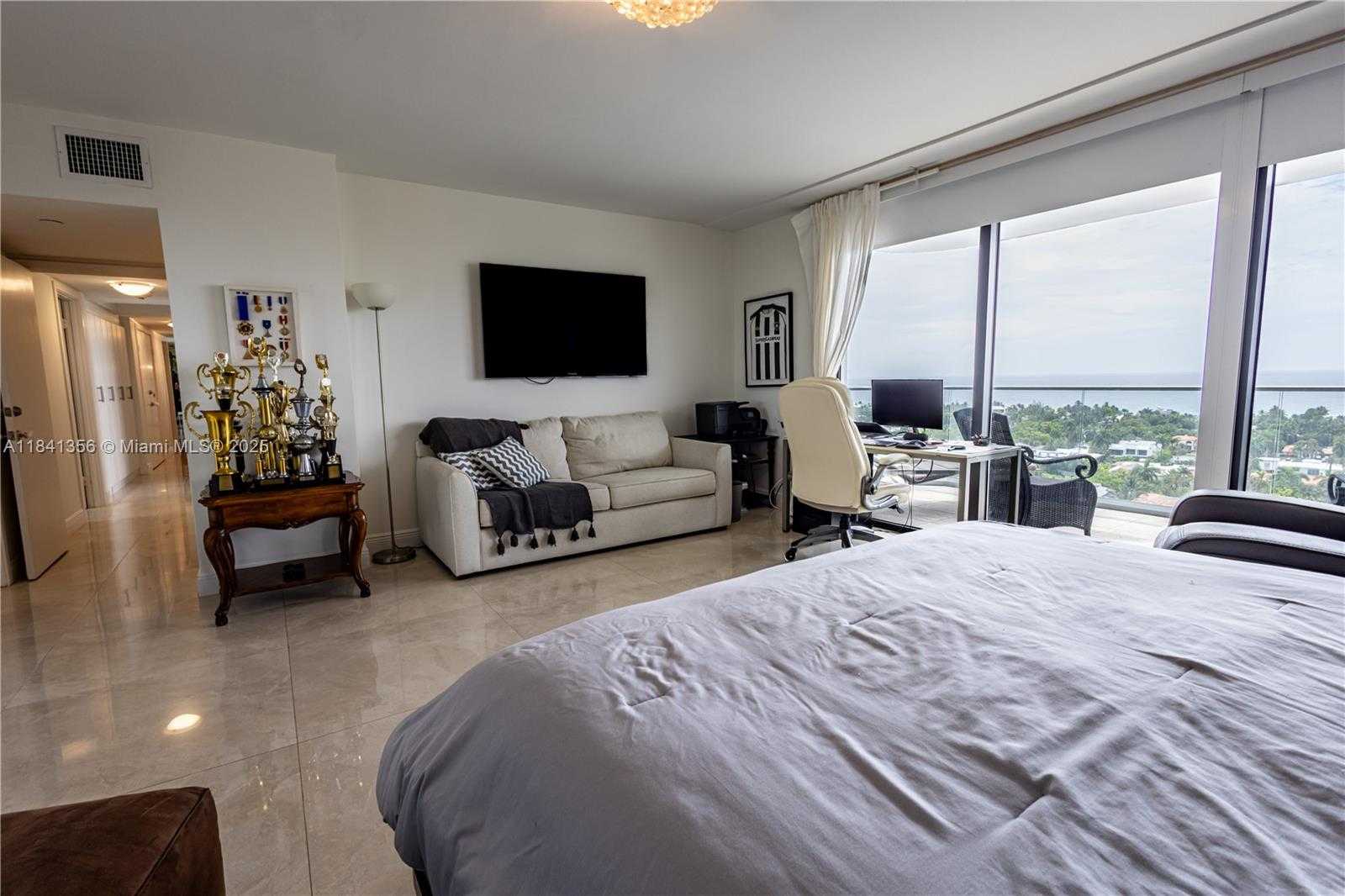 Small Image of 19707 TURNBERRY WAY #18J, Aventura Number 26
