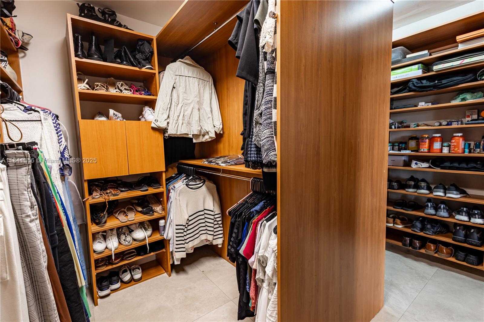 Small Image of 19707 TURNBERRY WAY #18J, Aventura Number 31