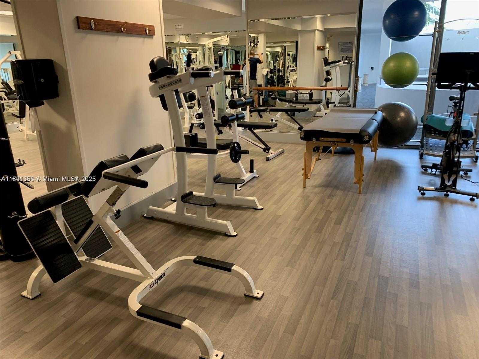 Small Image of 19707 TURNBERRY WAY #18J, Aventura Number 35