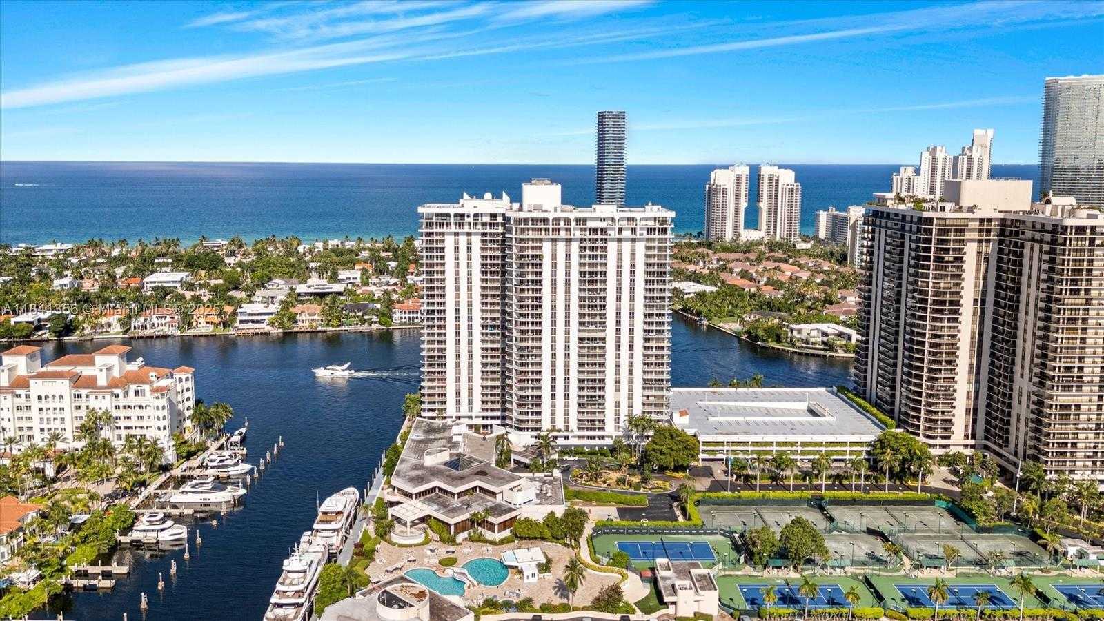 Small Image of 19707 TURNBERRY WAY #18J, Aventura Number 38