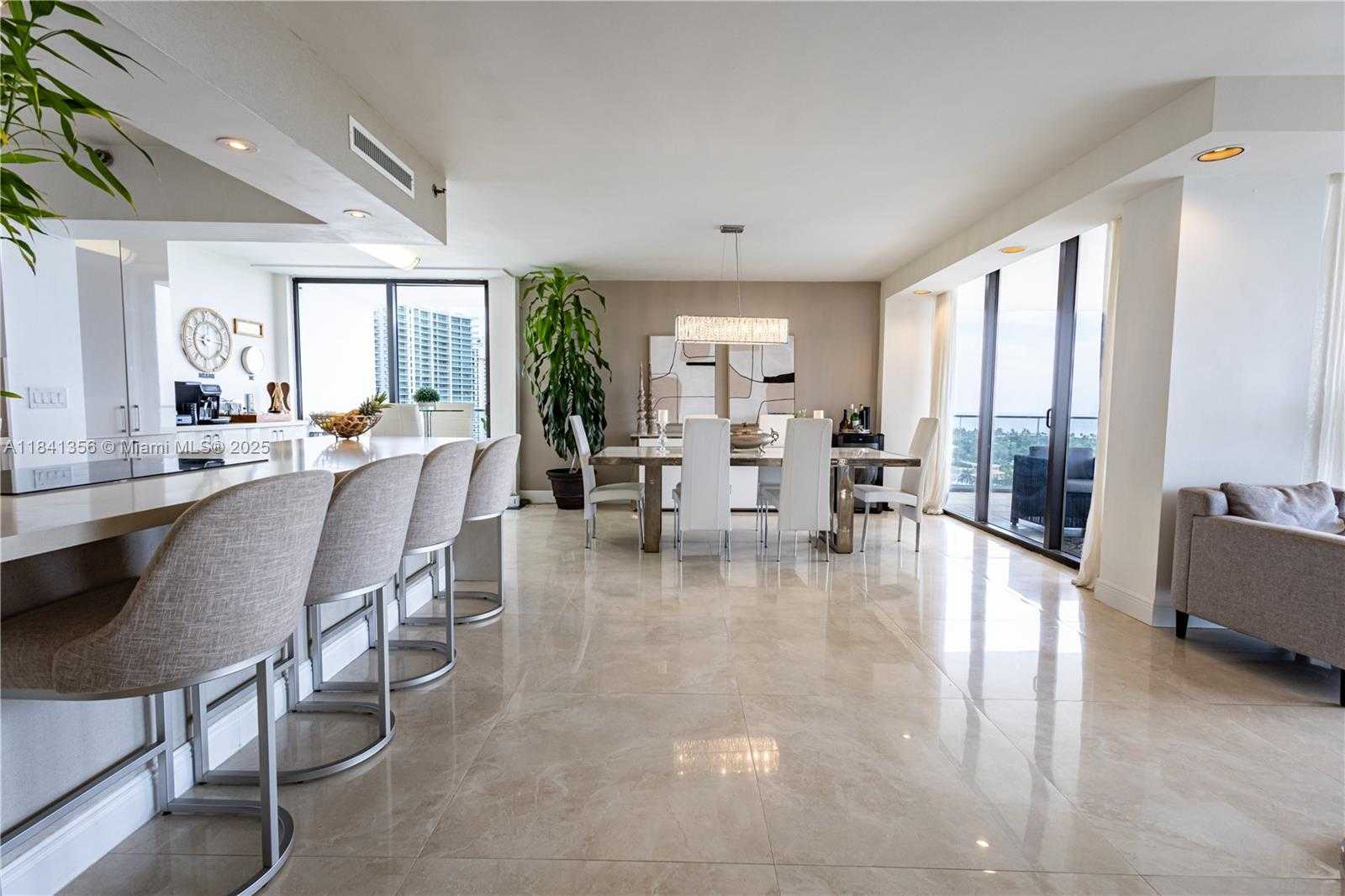Small Image of 19707 TURNBERRY WAY #18J, Aventura Number 4