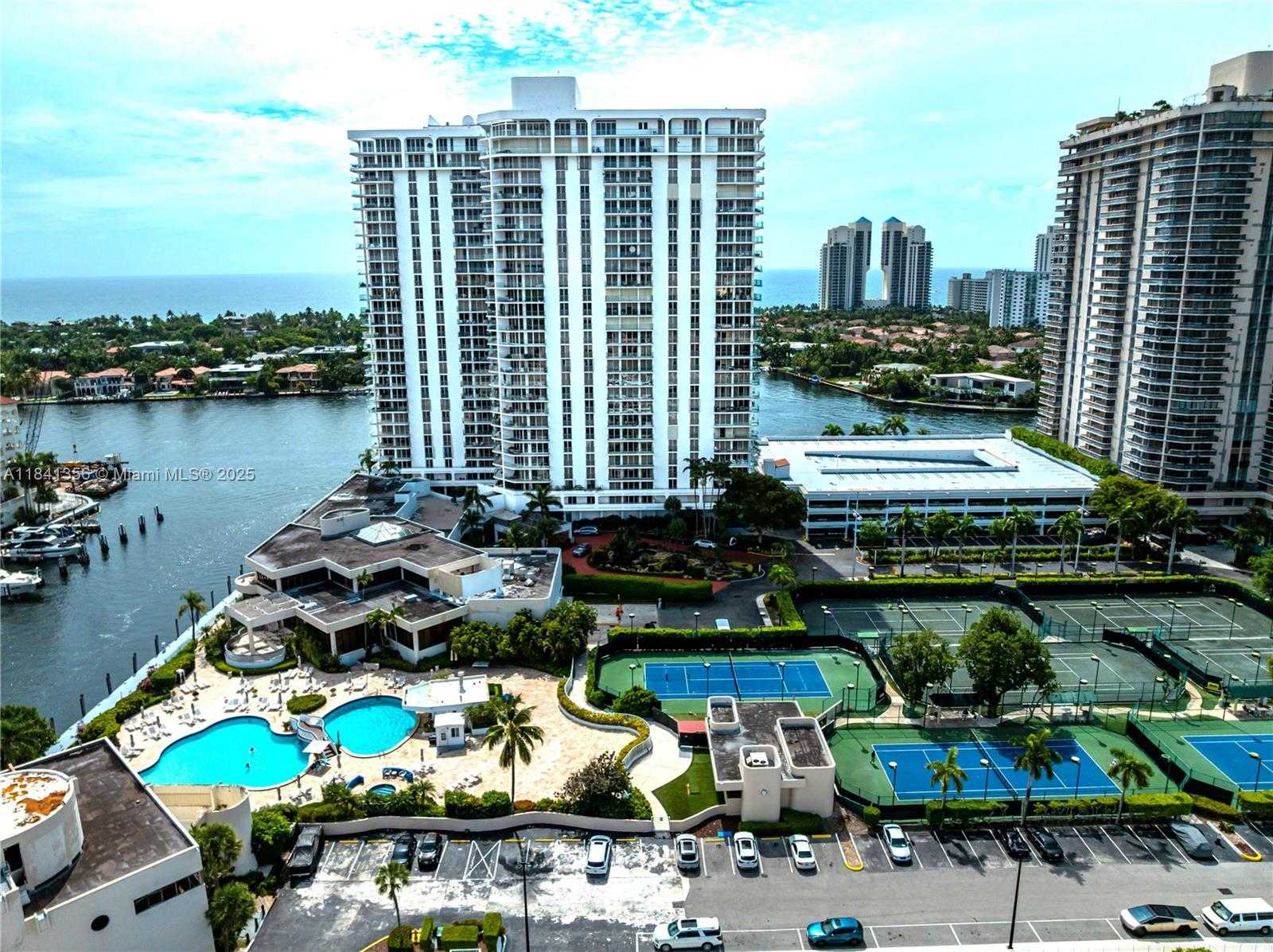 Small Image of 19707 TURNBERRY WAY #18J, Aventura Number 41
