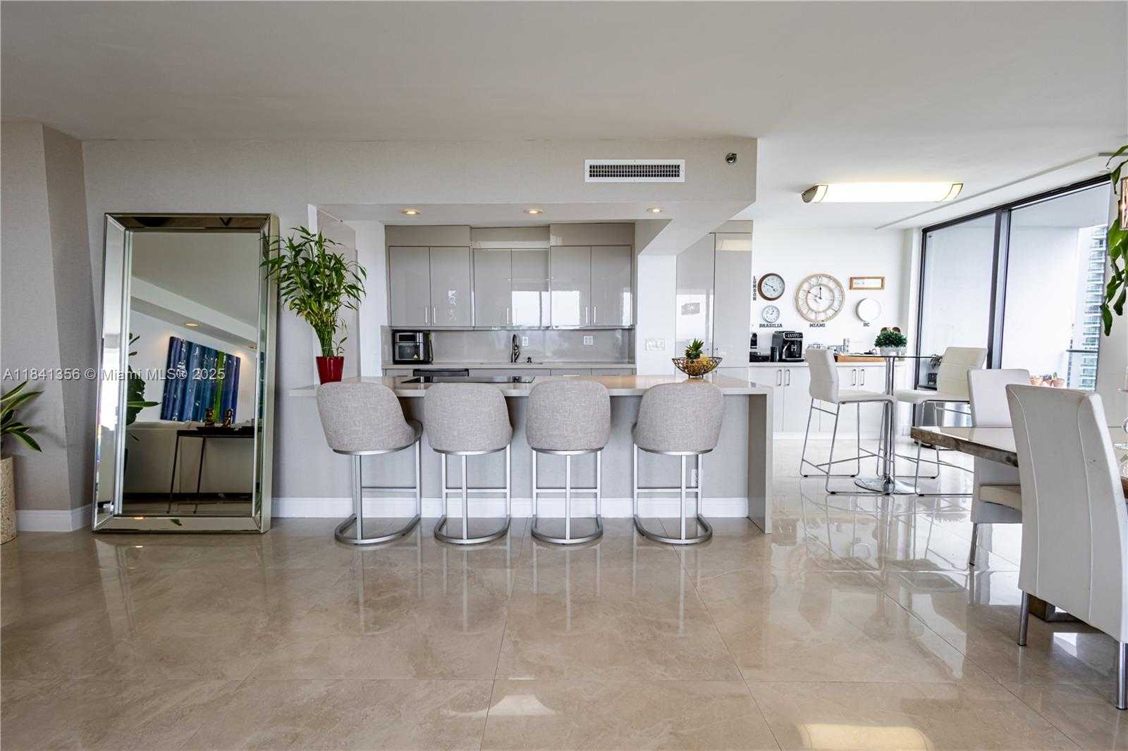 Small Image of 19707 TURNBERRY WAY #18J, Aventura Number 5