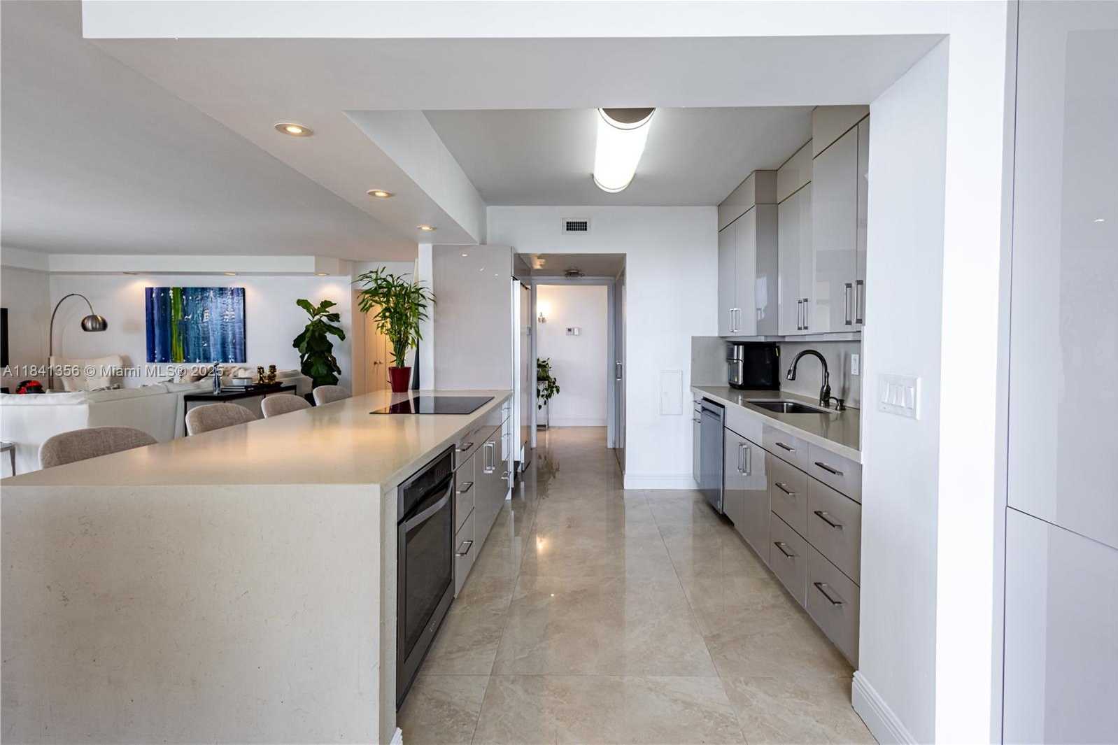 Small Image of 19707 TURNBERRY WAY #18J, Aventura Number 7