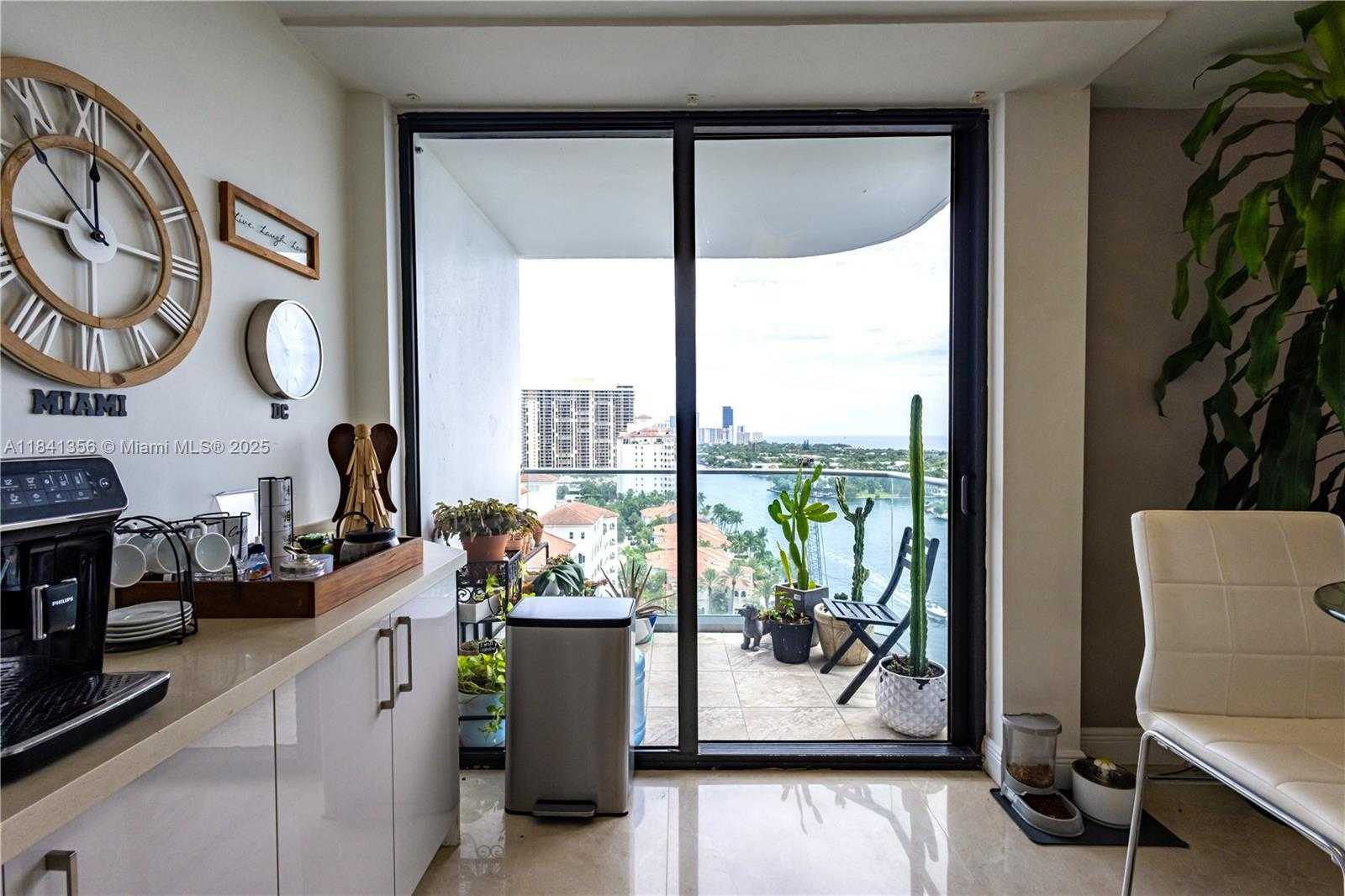 Small Image of 19707 TURNBERRY WAY #18J, Aventura Number 8