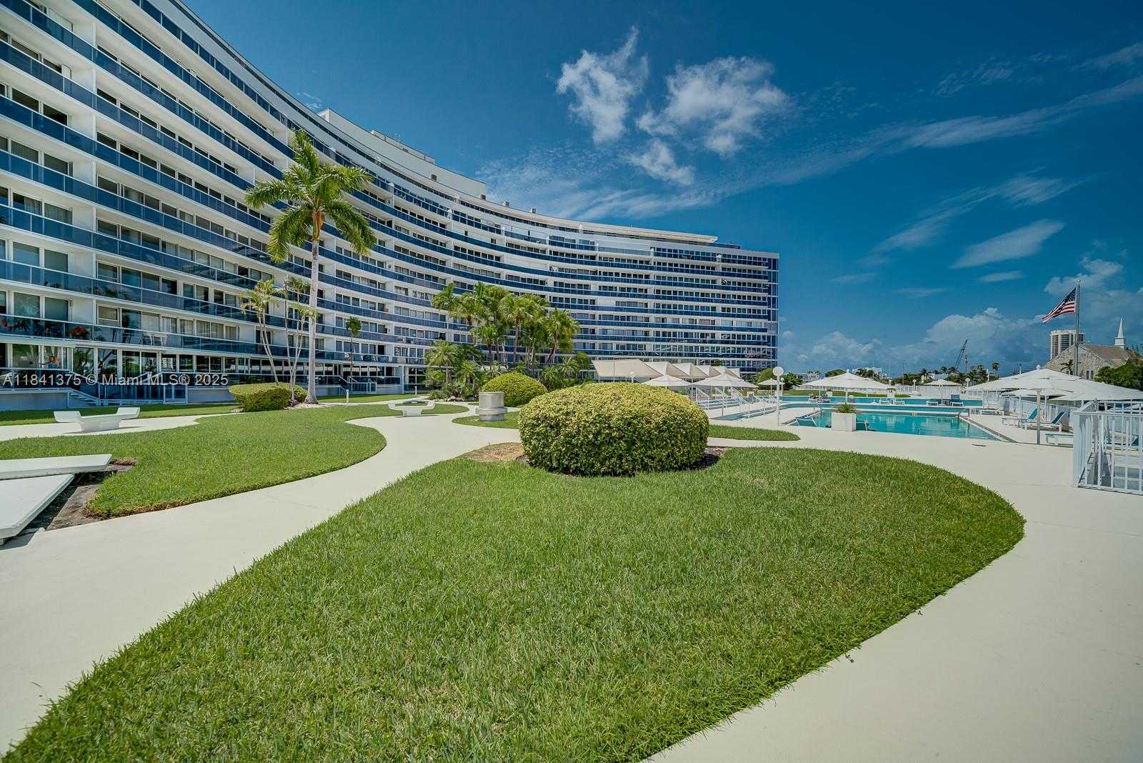Small Image of 900 BAY DR #303, Miami Beach Number 3