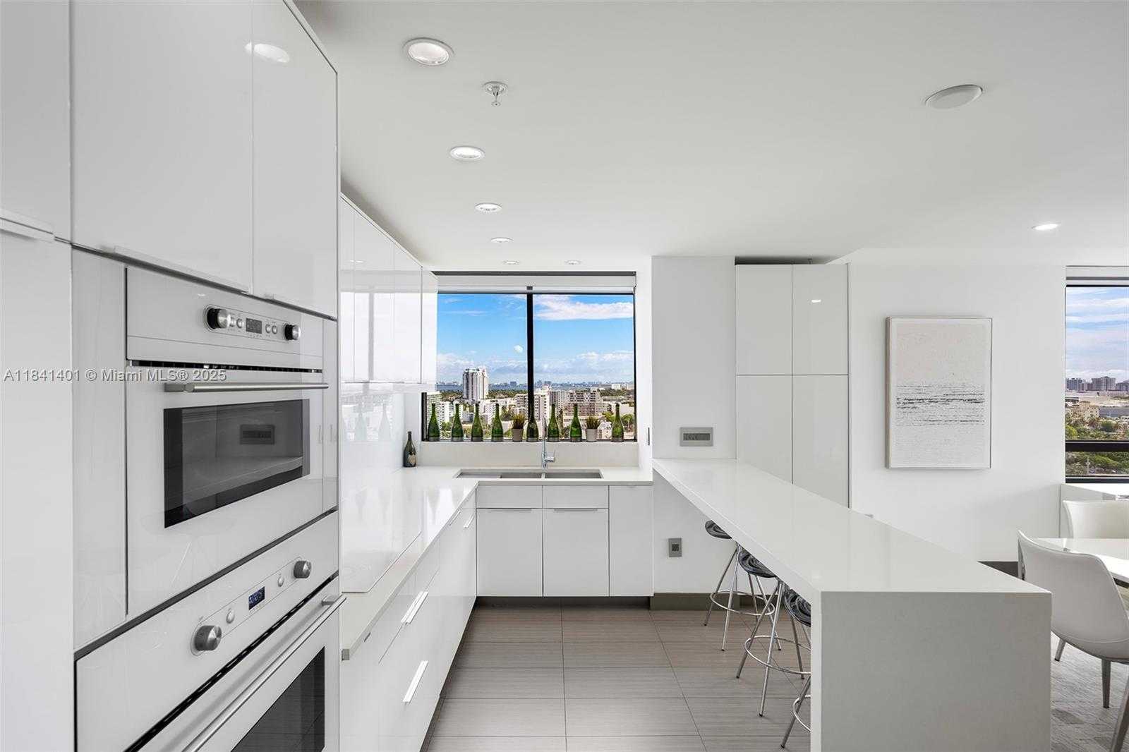 Small Image of 1330 WEST AVE #1813, Miami Beach Number 14