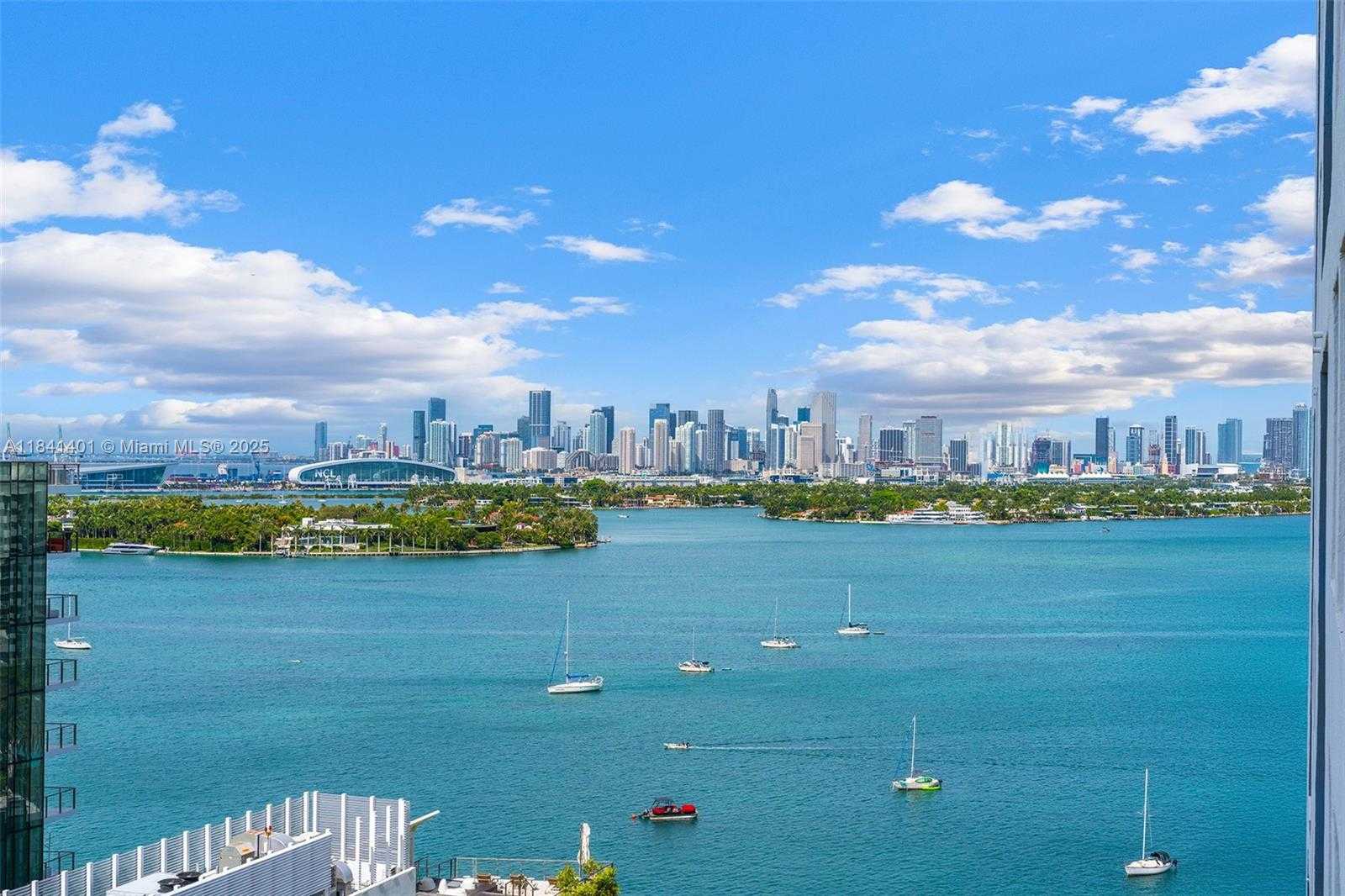 Small Image of 1330 WEST AVE #1813, Miami Beach Number 2