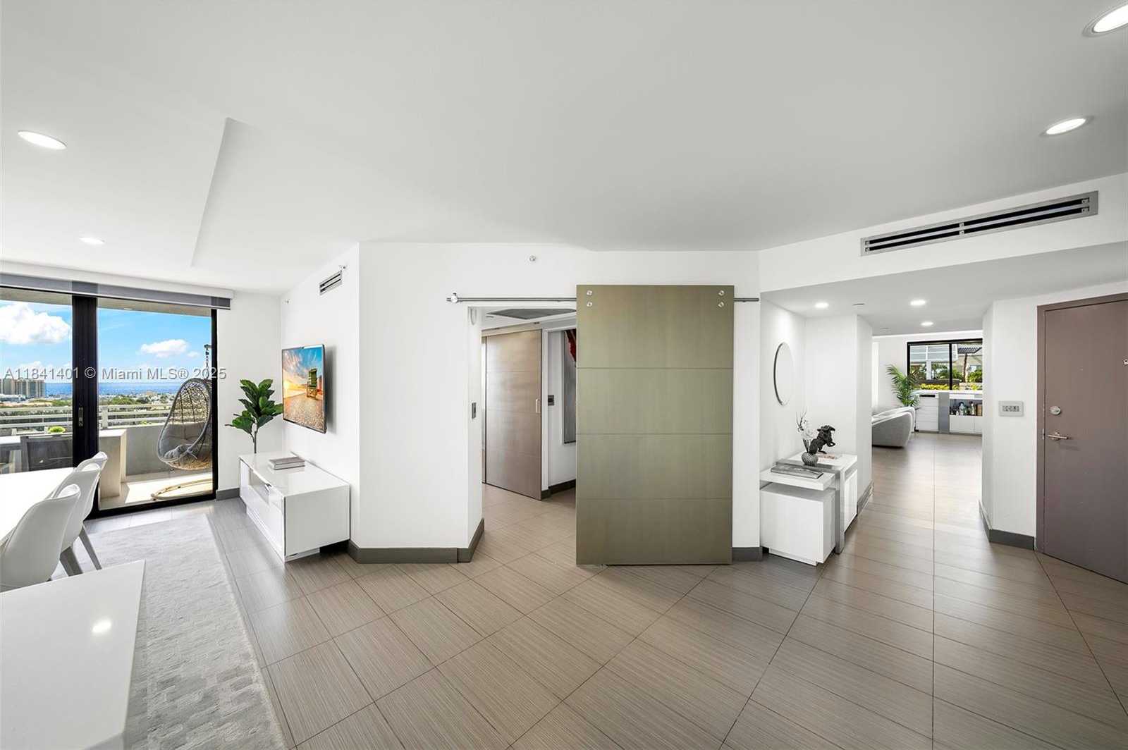 Small Image of 1330 WEST AVE #1813, Miami Beach Number 32