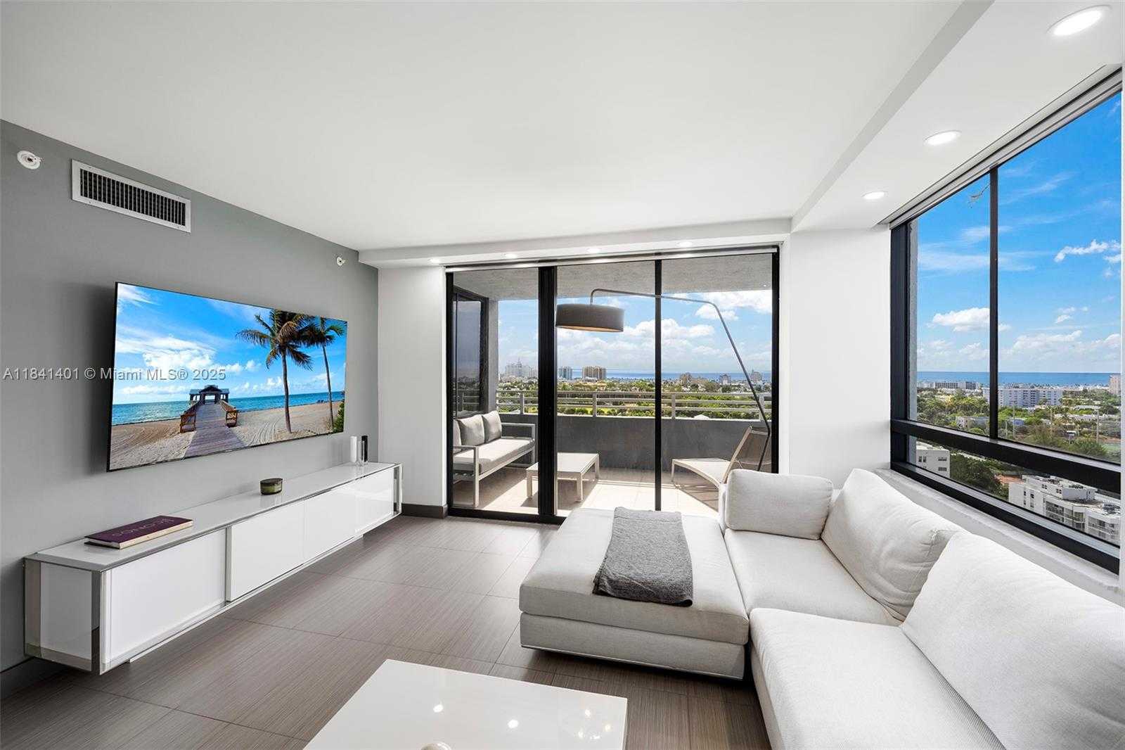 Small Image of 1330 WEST AVE #1813, Miami Beach Number 5