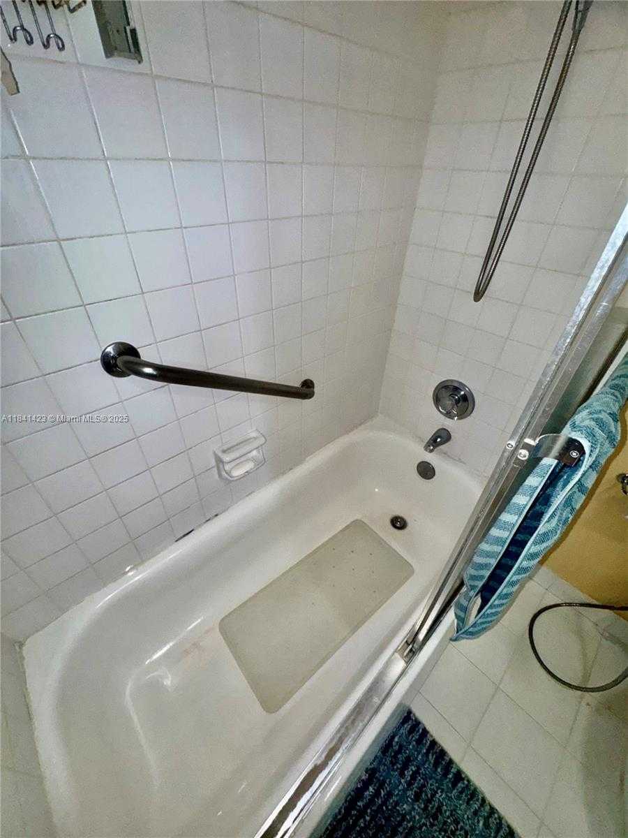 Small Image of 20100 WEST COUNTRY CLUB DR #PH-04, Aventura Number 13