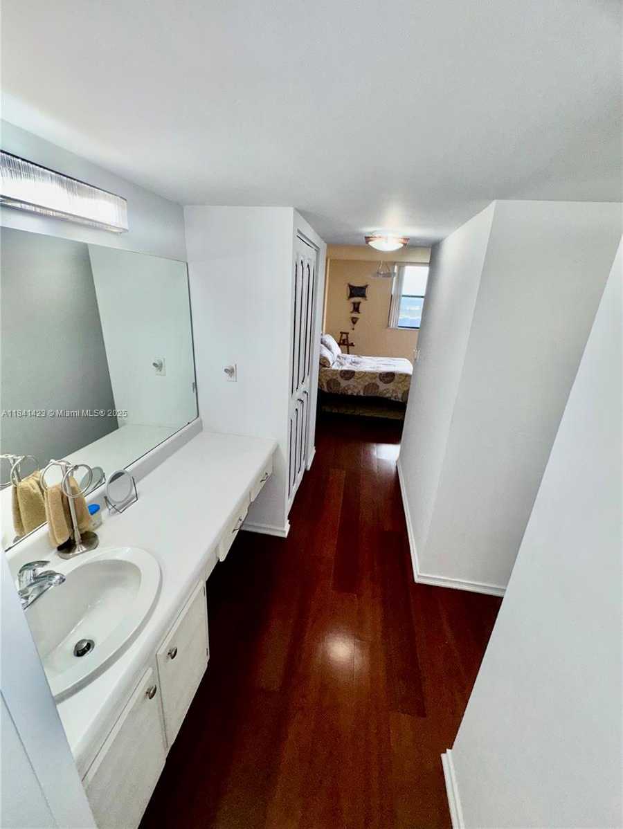 Small Image of 20100 WEST COUNTRY CLUB DR #PH-04, Aventura Number 14