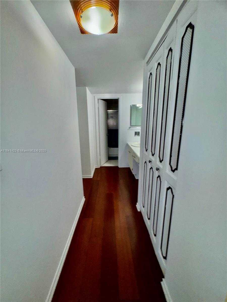 Small Image of 20100 WEST COUNTRY CLUB DR #PH-04, Aventura Number 19