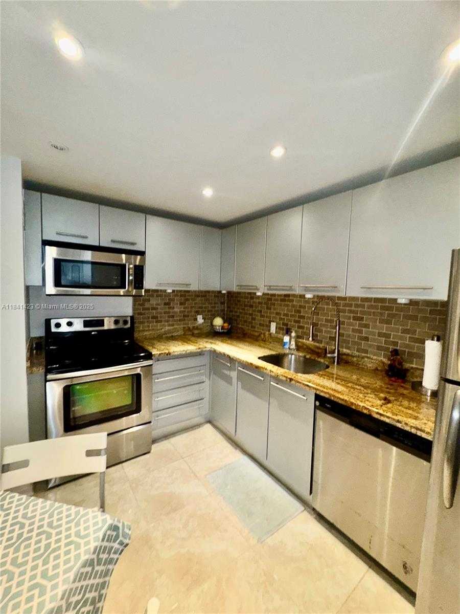 Small Image of 20100 WEST COUNTRY CLUB DR #PH-04, Aventura Number 2