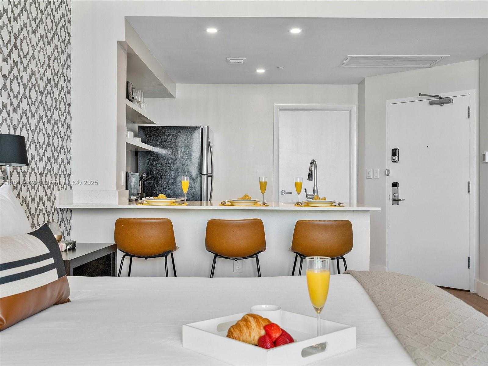 Small Image of 2889 MCFARLANE RD #2105, Miami Number 13