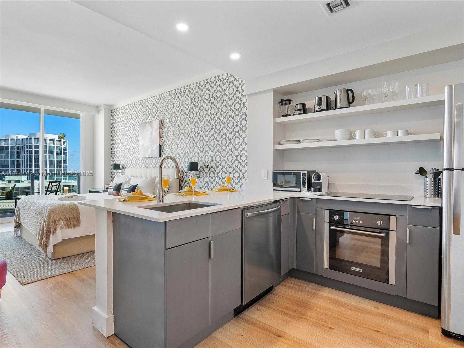 Small Image of 2889 MCFARLANE RD #2105, Miami Number 6