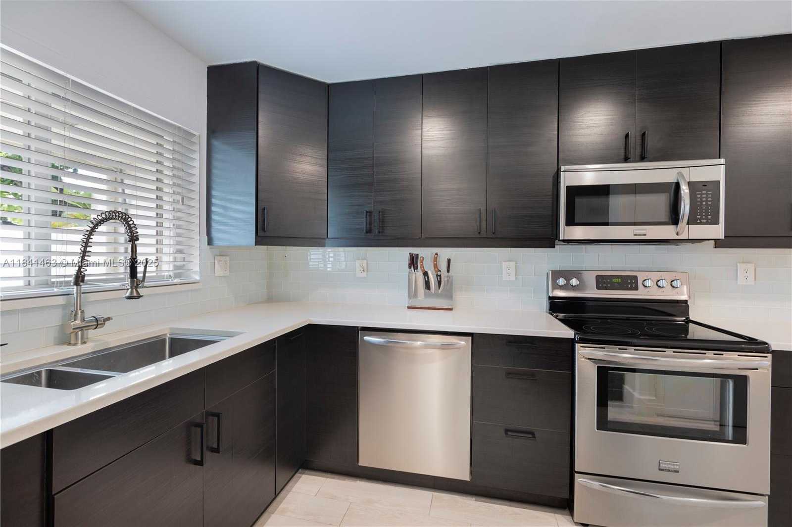 Small Image of 8225 SOUTH WEST 81ST CT, Miami Number 3