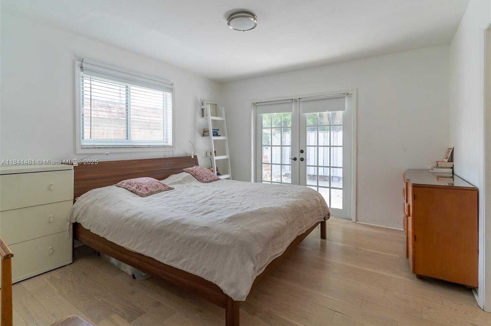 Small Image of 3165 JACKSON AVE #3, Miami Number 13