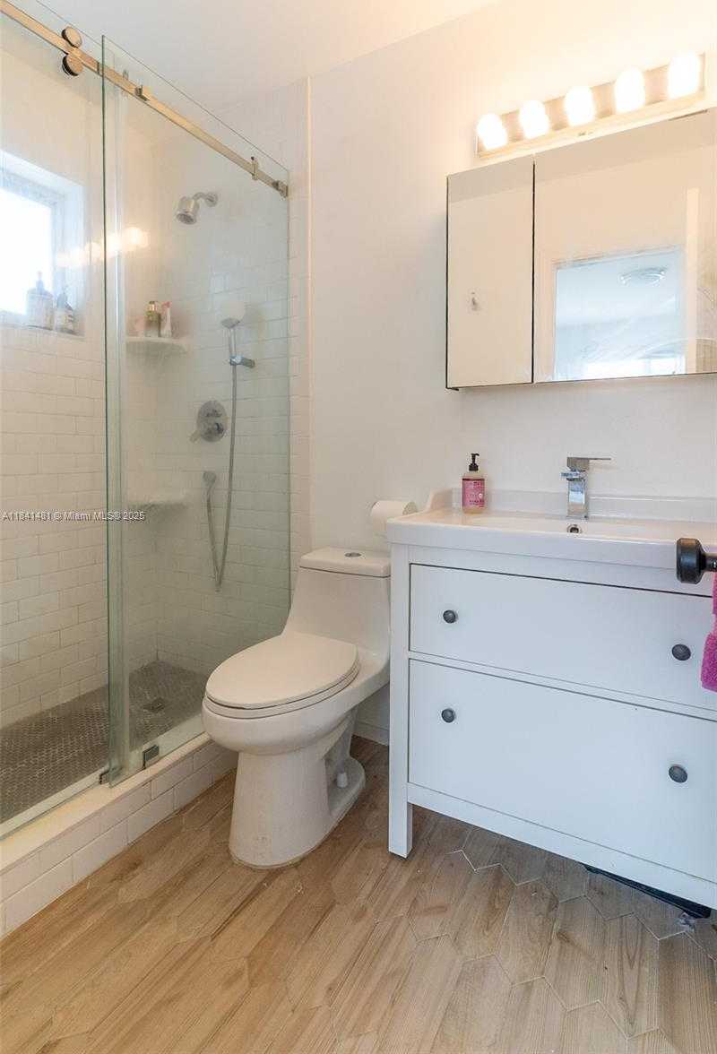 Small Image of 3165 JACKSON AVE #3, Miami Number 14