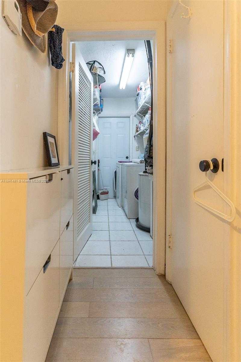 Small Image of 3165 JACKSON AVE #3, Miami Number 15