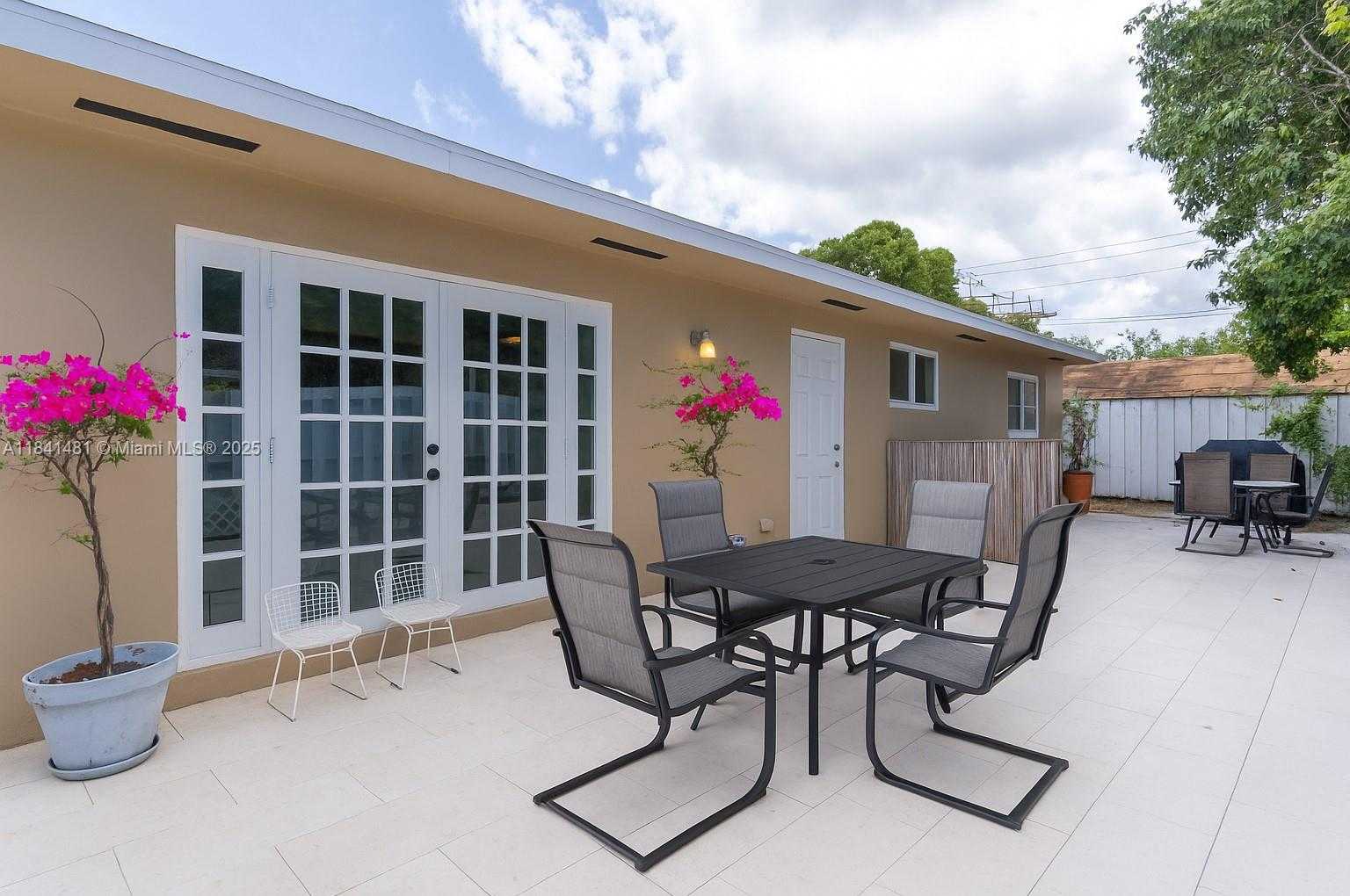 Small Image of 3165 JACKSON AVE #3, Miami Number 16