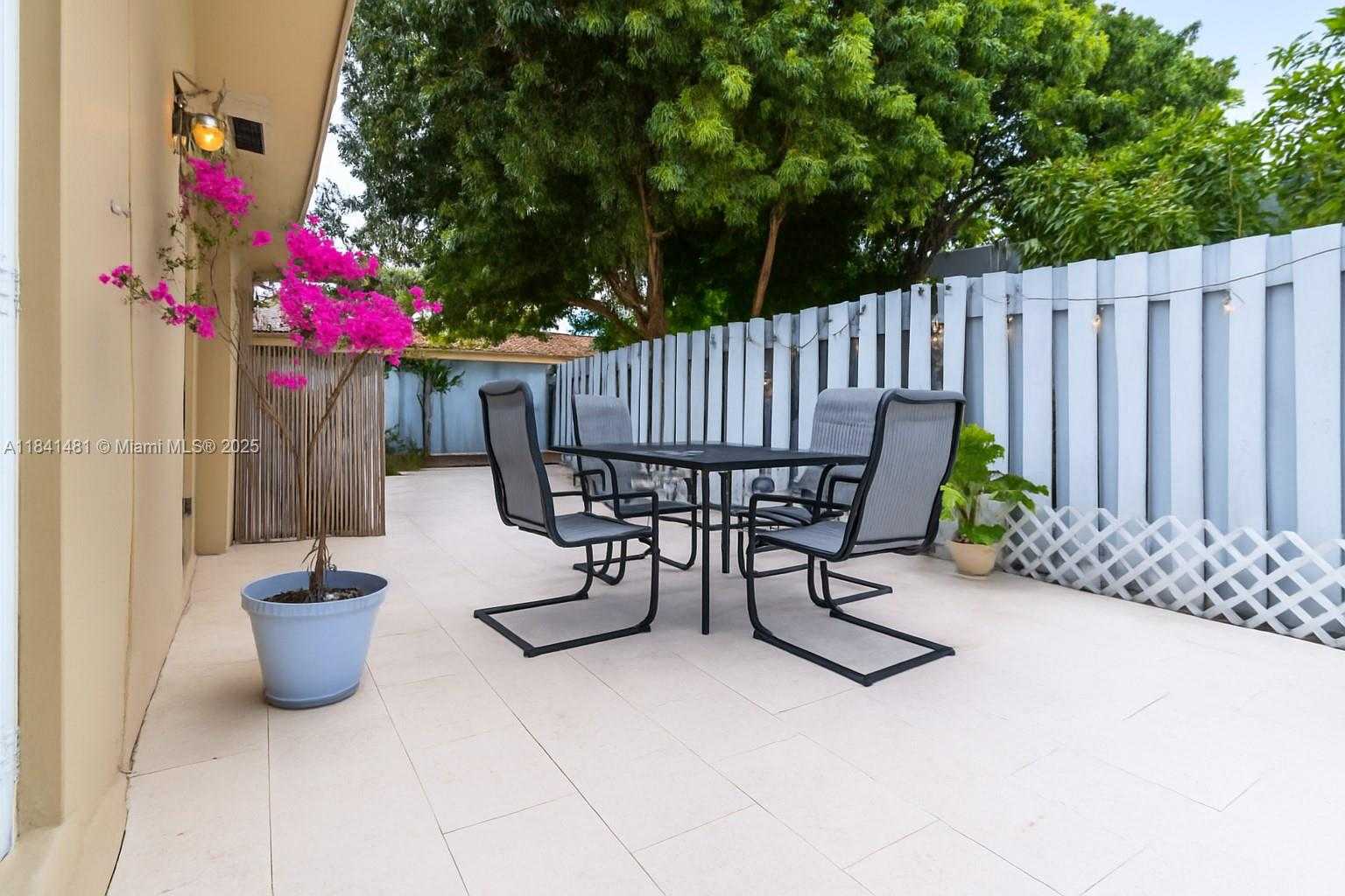 Small Image of 3165 JACKSON AVE #3, Miami Number 17