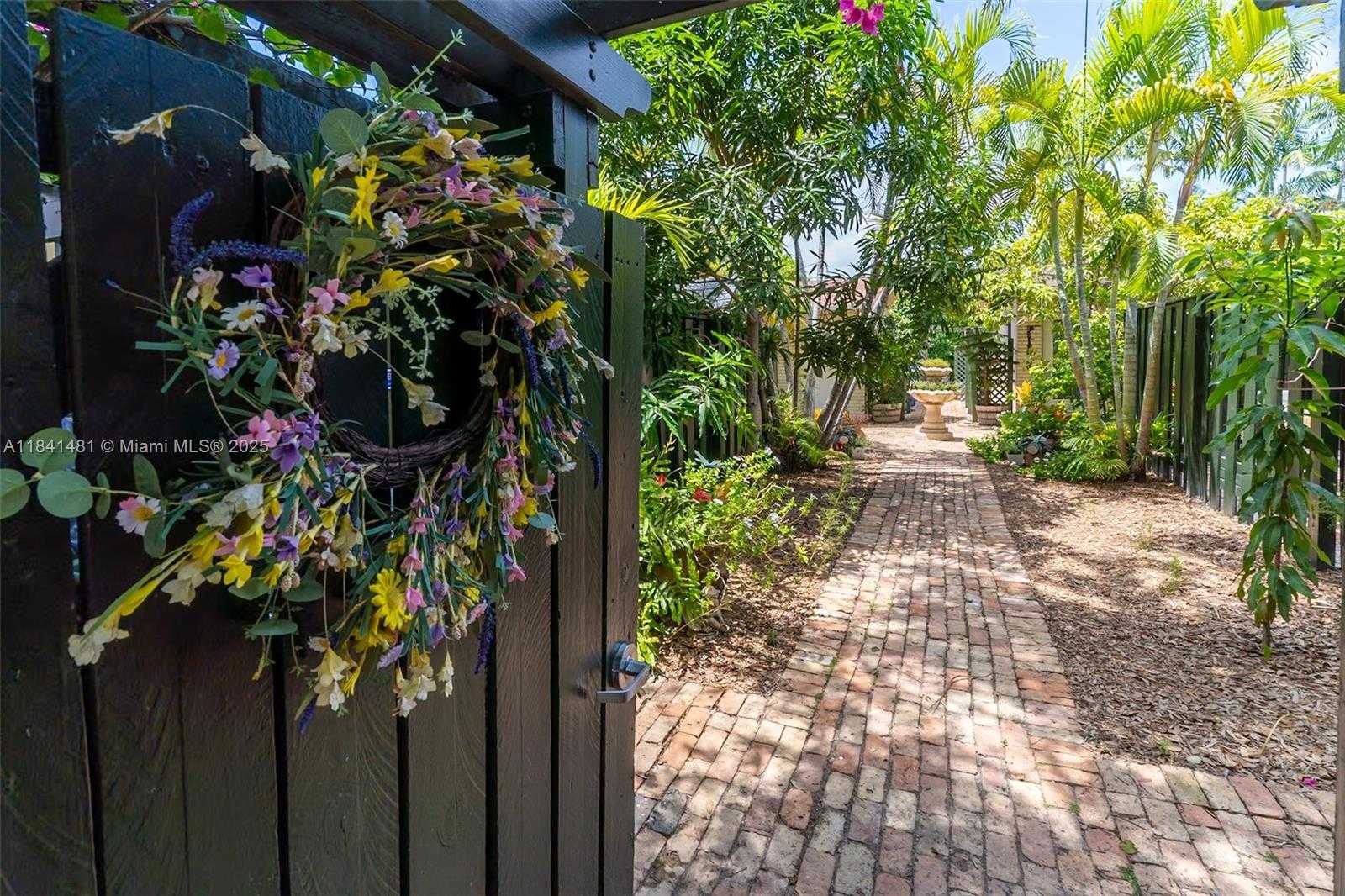 Small Image of 3165 JACKSON AVE #3, Miami Number 21
