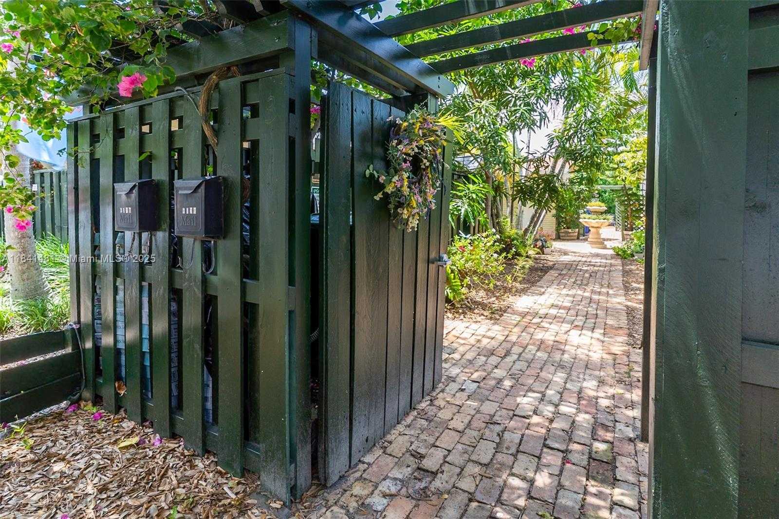 Small Image of 3165 JACKSON AVE #3, Miami Number 22