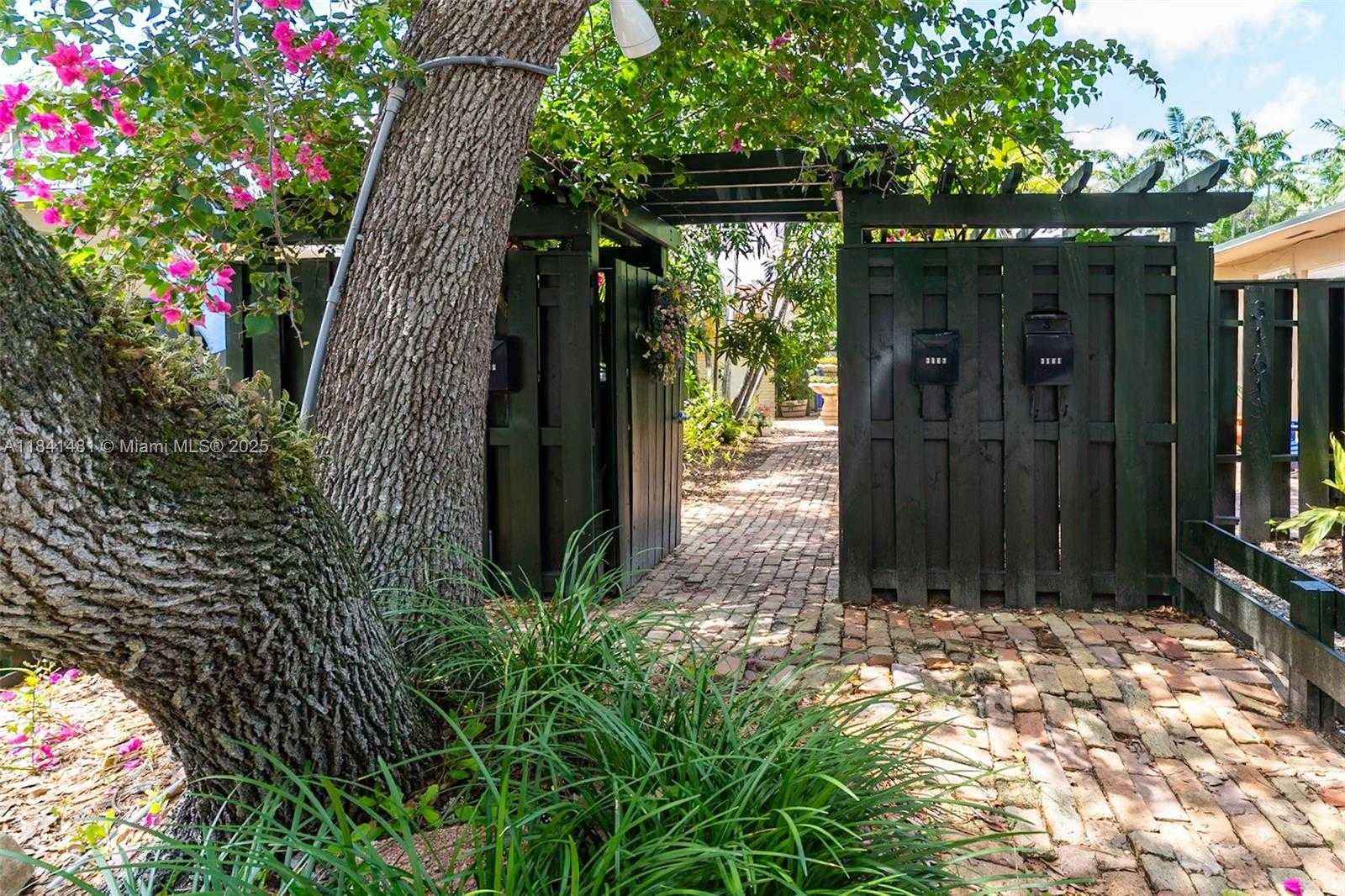 Small Image of 3165 JACKSON AVE #3, Miami Number 23
