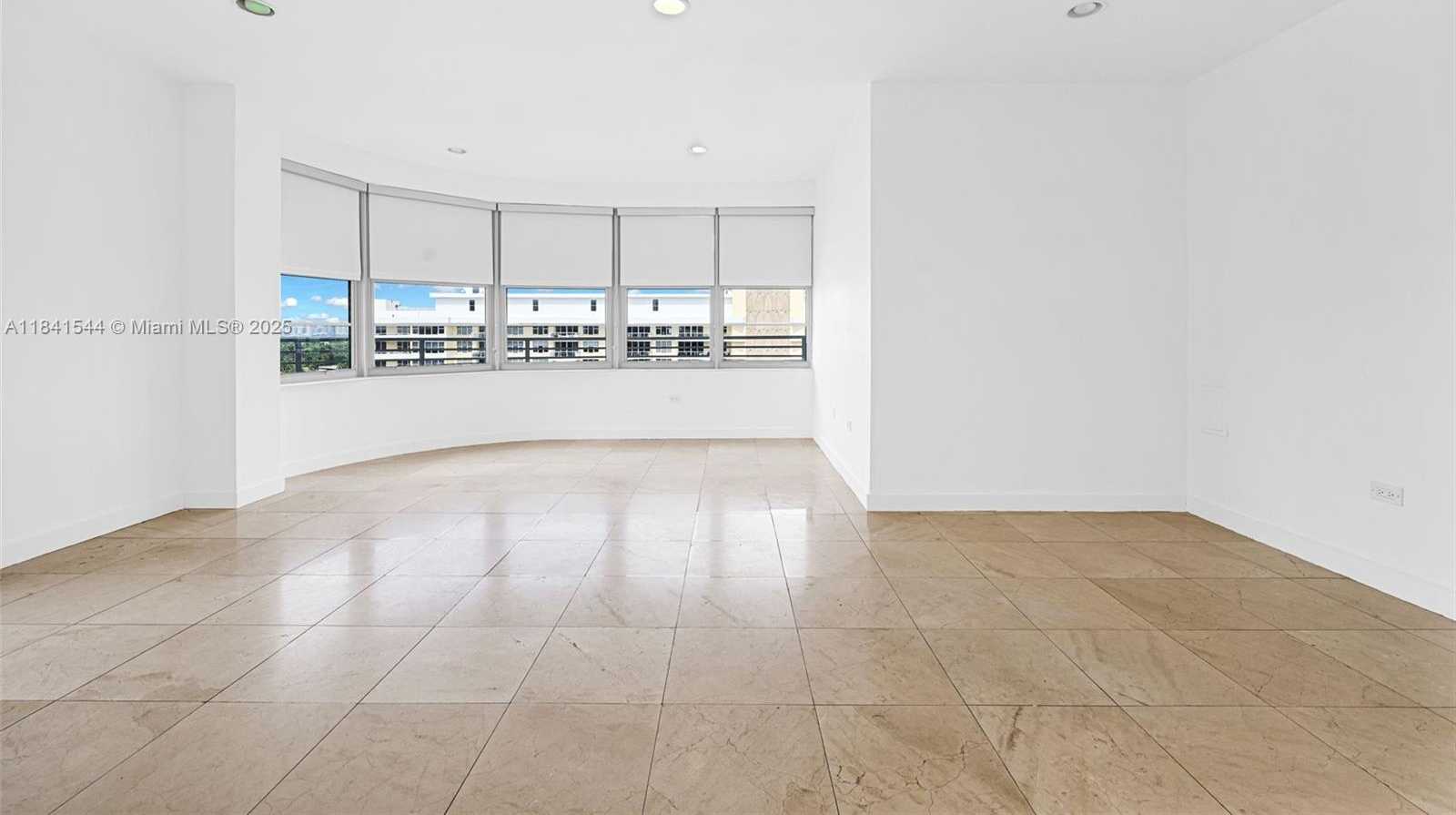 Small Image of 5555 COLLINS AVE #17A, Miami Beach Number 11